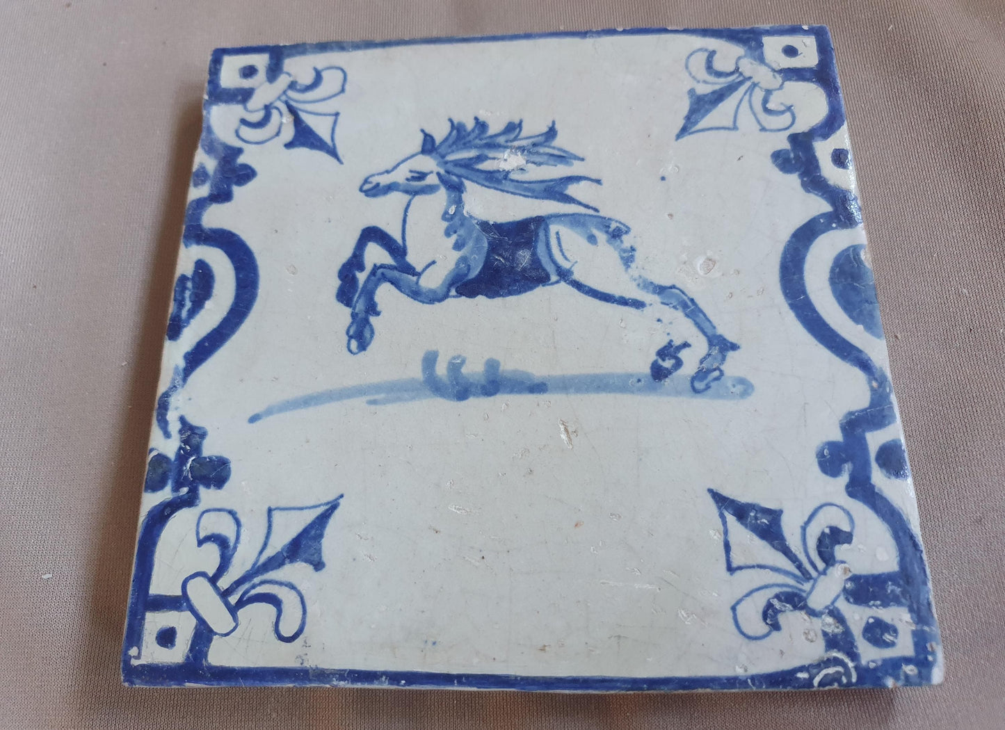 Dutch Delft  Tile, Deer in baluster, 17th century blue walltile, ca 1630