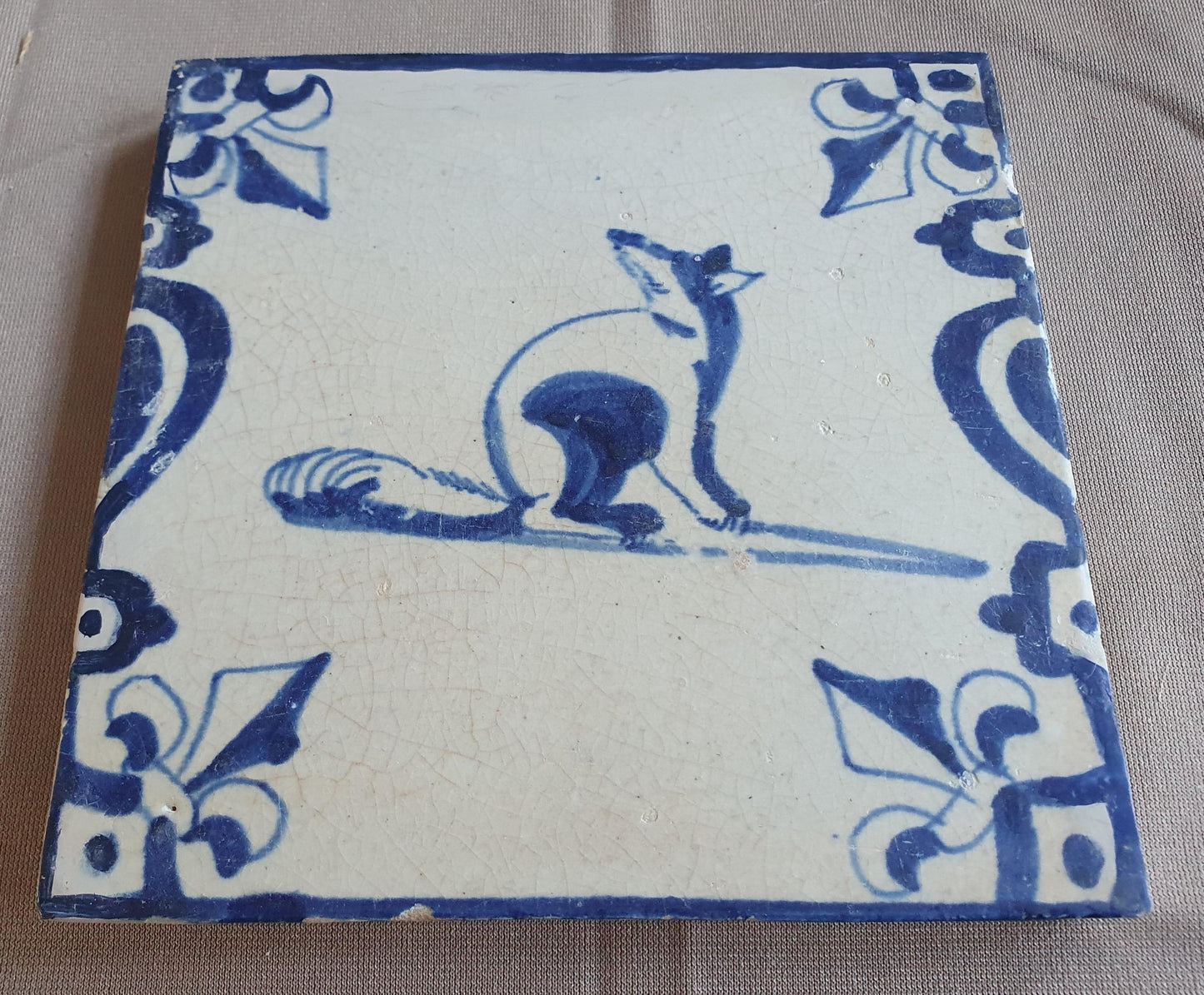 Dutch Delft  Tile, Fox in baluster, 17th century blue walltile, ca 1630