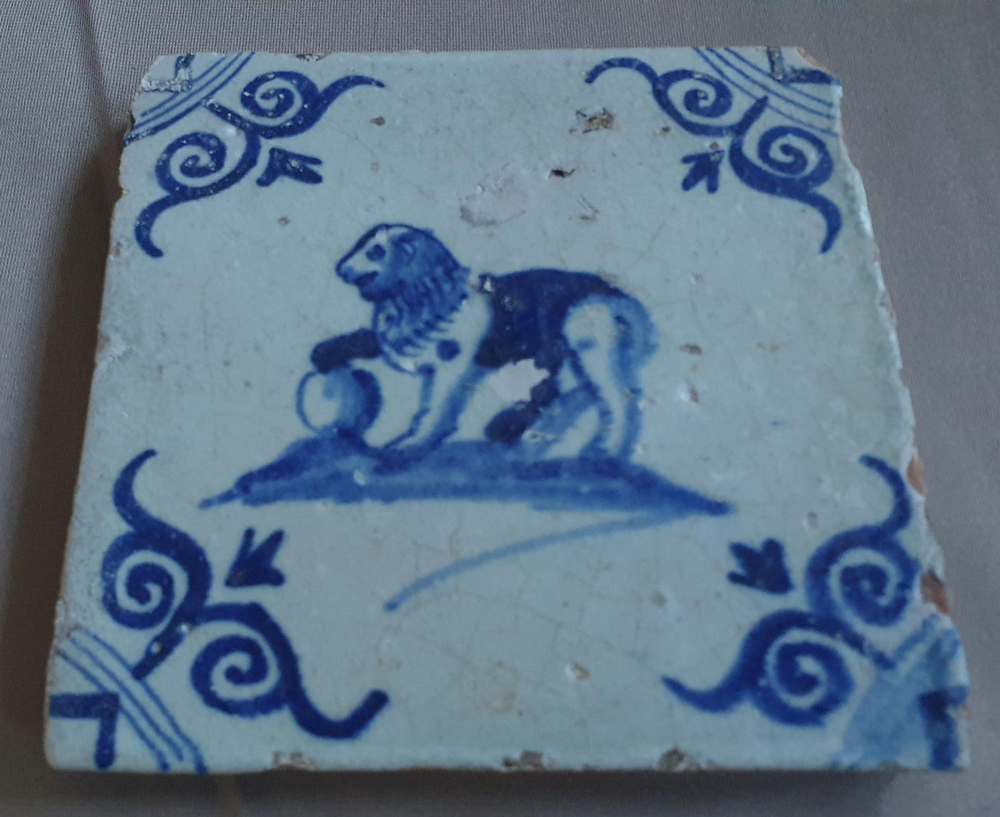 Dutch Delft Tile, Leon , 17th century blue walltile, ca 1640