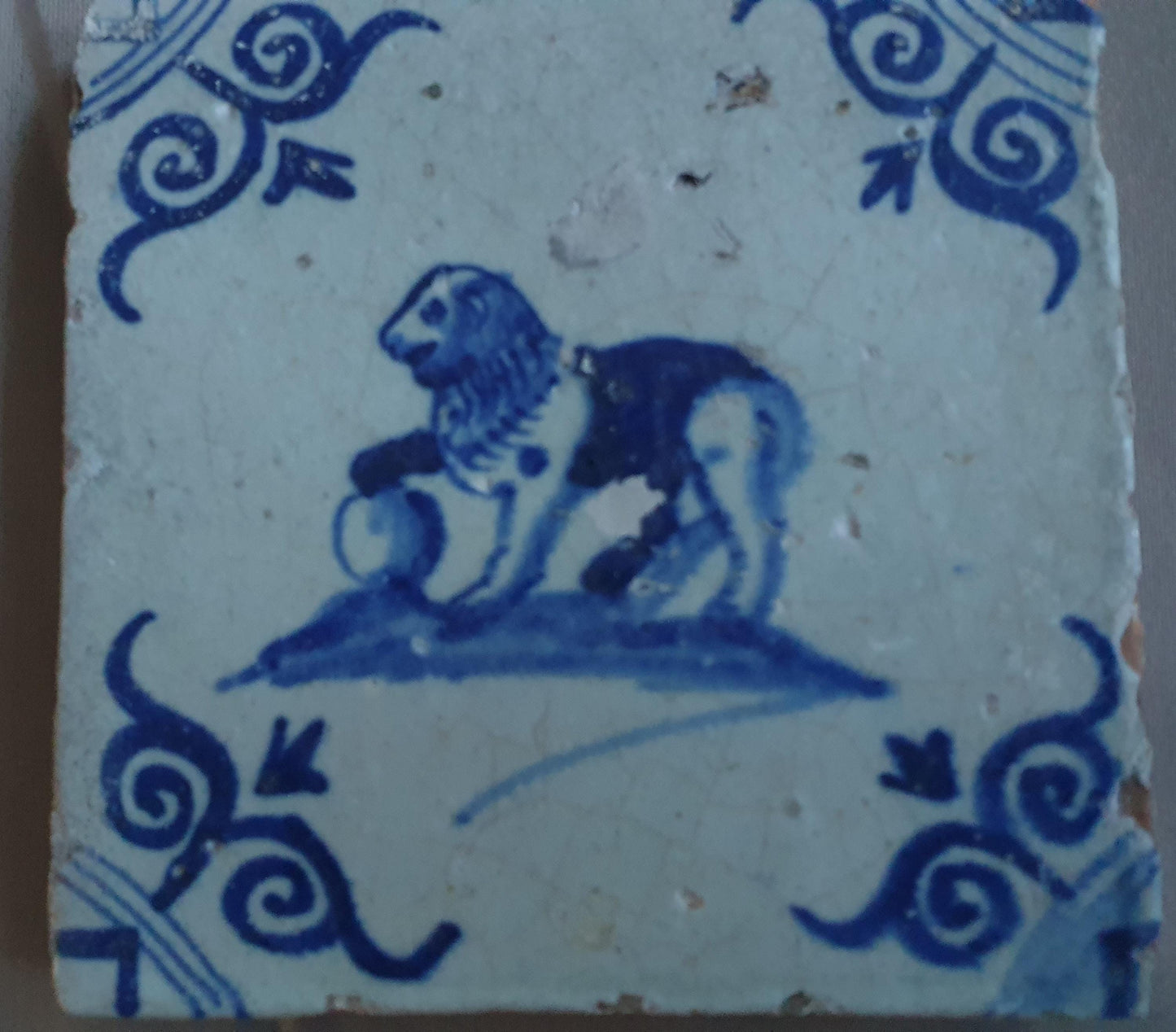 Dutch Delft Tile, Leon , 17th century blue walltile, ca 1640