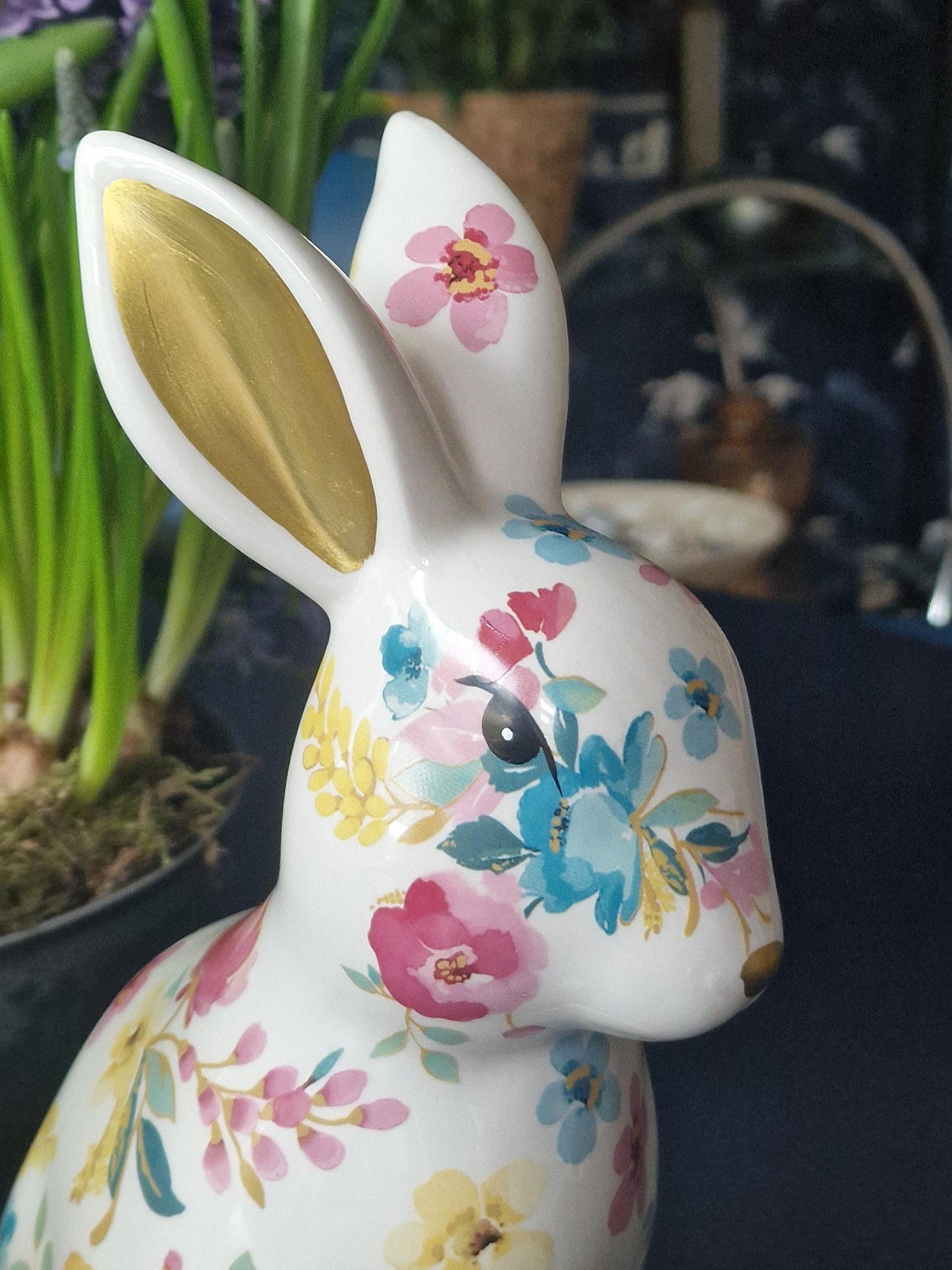 Laura Ashley - adorable bunnies, a set of flowered easterbunnies hare