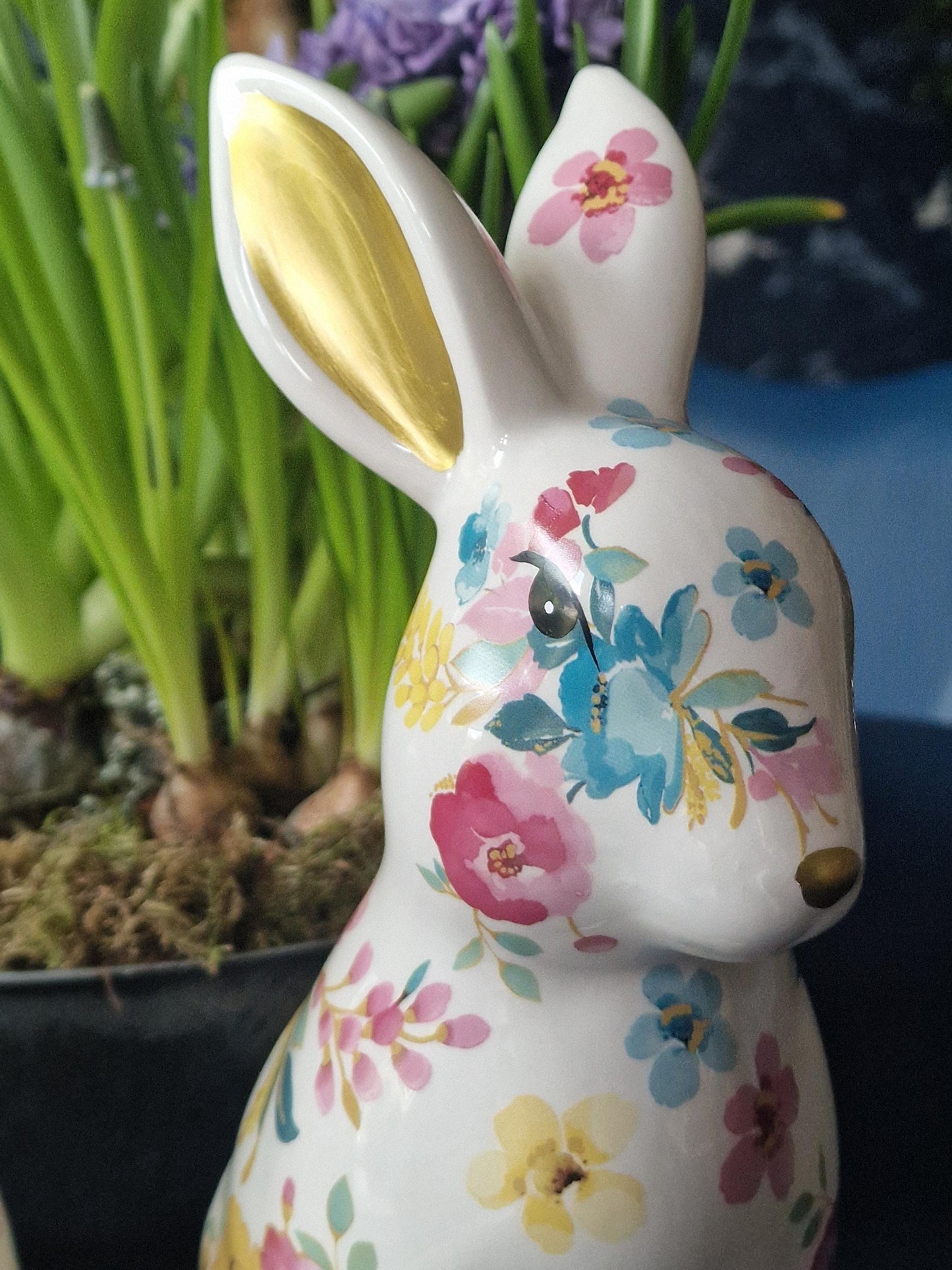 Laura Ashley - adorable bunnies, a set of flowered easterbunnies hare