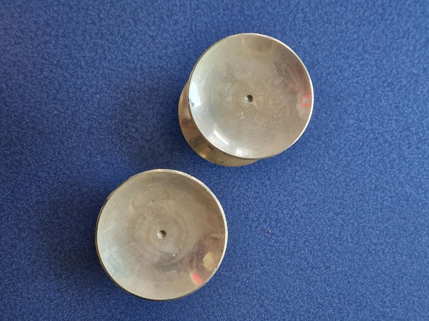 stel antieke kandelaars. Schotelkandelaars, a pair of copper brass authentic antique candlesticks candle holder