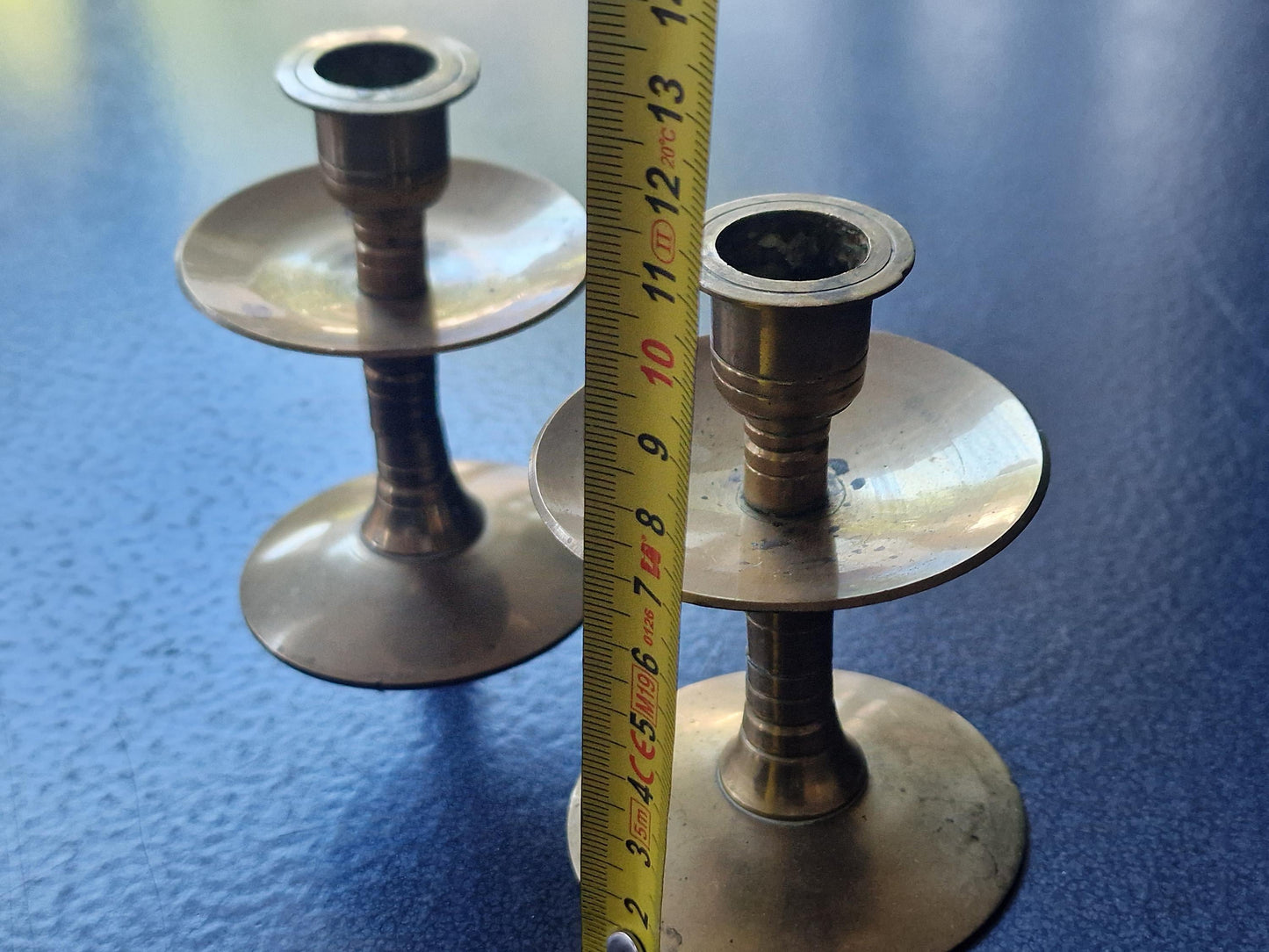 stel antieke kandelaars. Schotelkandelaars, a pair of copper brass authentic antique candlesticks candle holder