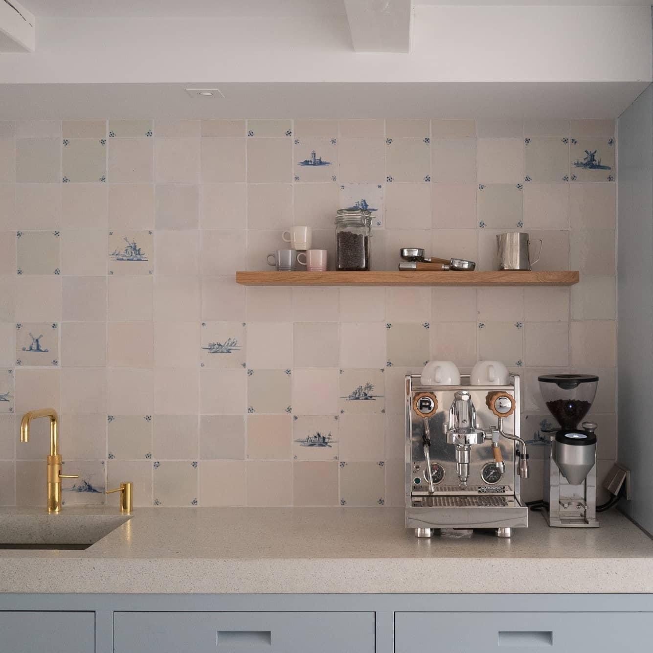 Antique Delft tile installation – Ausema's complete guide to processing, substrate, laying pattern, thickness differences and grouting