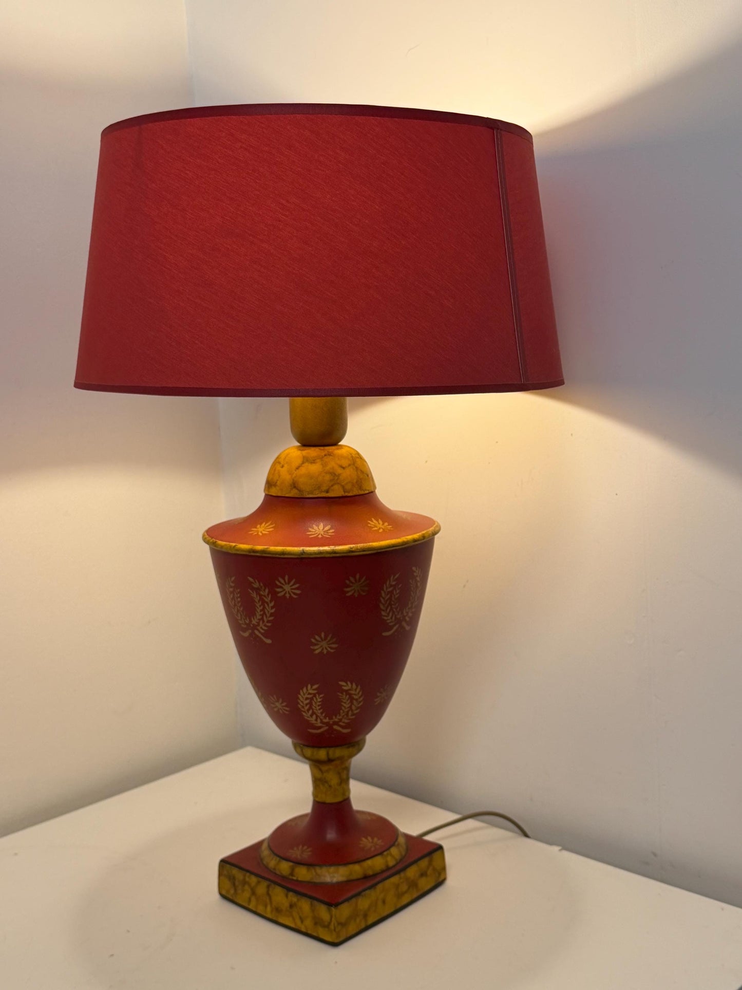 French Art Nouveau deep red Table Lamp, Antique Kastanje, Circa 1910-1920, luxury estate lamp, rewired, perfect condition