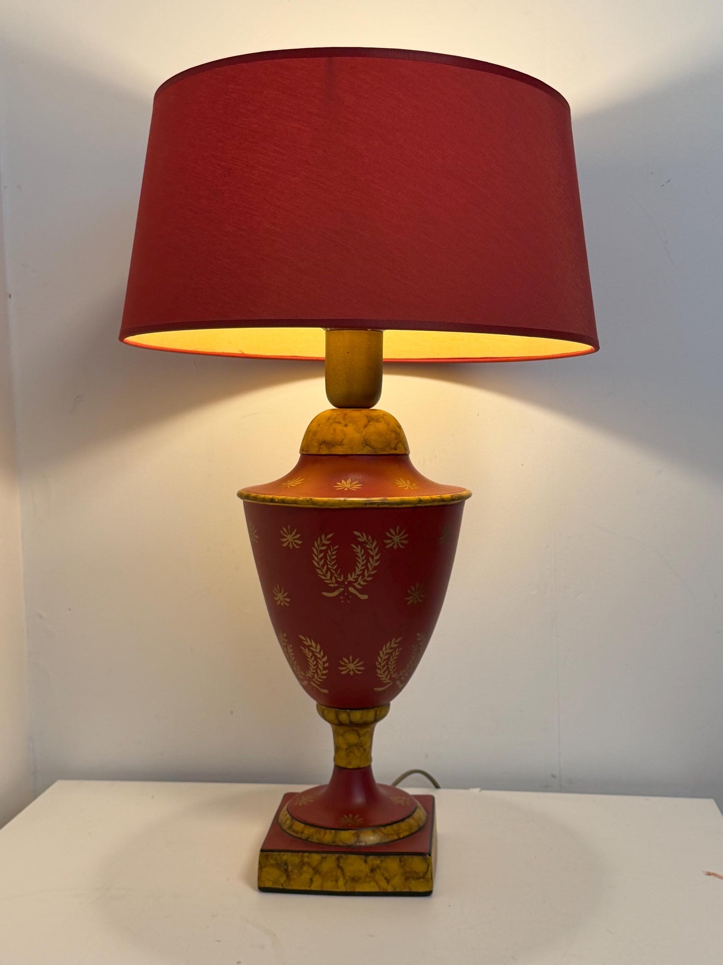 French Art Nouveau deep red Table Lamp, Antique Kastanje, Circa 1910-1920, luxury estate lamp, rewired, perfect condition