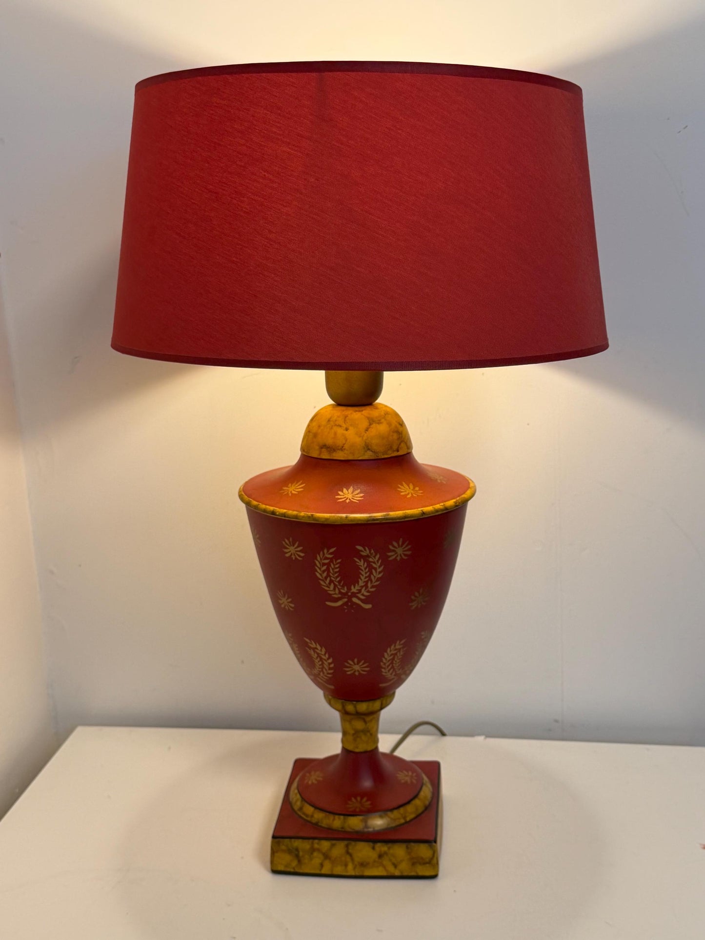 French Art Nouveau deep red Table Lamp, Antique Kastanje, Circa 1910-1920, luxury estate lamp, rewired, perfect condition