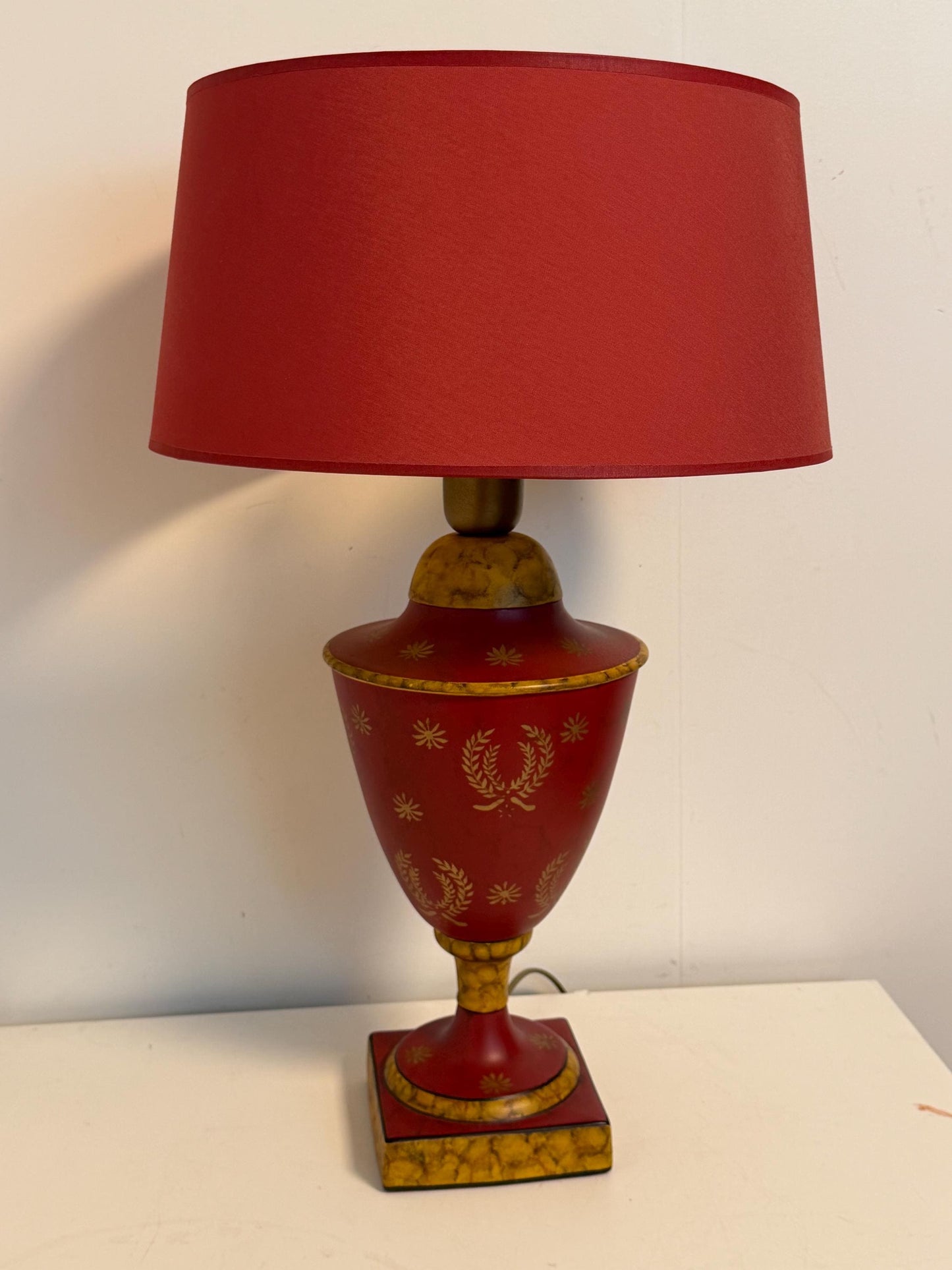 French Art Nouveau deep red Table Lamp, Antique Kastanje, Circa 1910-1920, luxury estate lamp, rewired, perfect condition