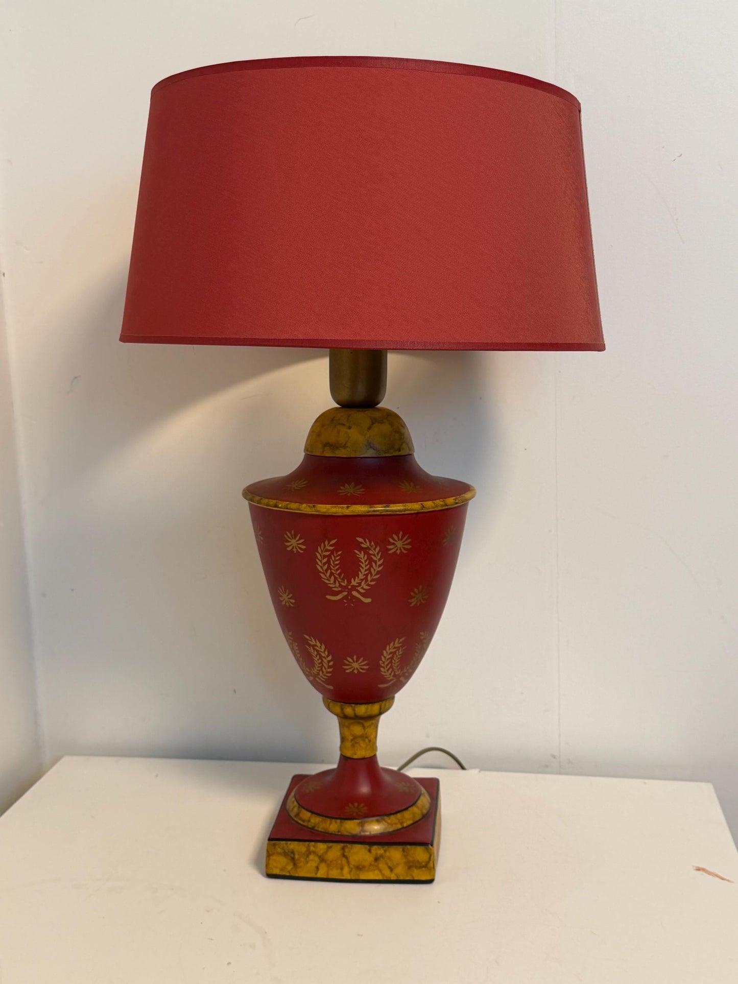 French Art Nouveau deep red Table Lamp, Antique Kastanje, Circa 1910-1920, luxury estate lamp, rewired, perfect condition