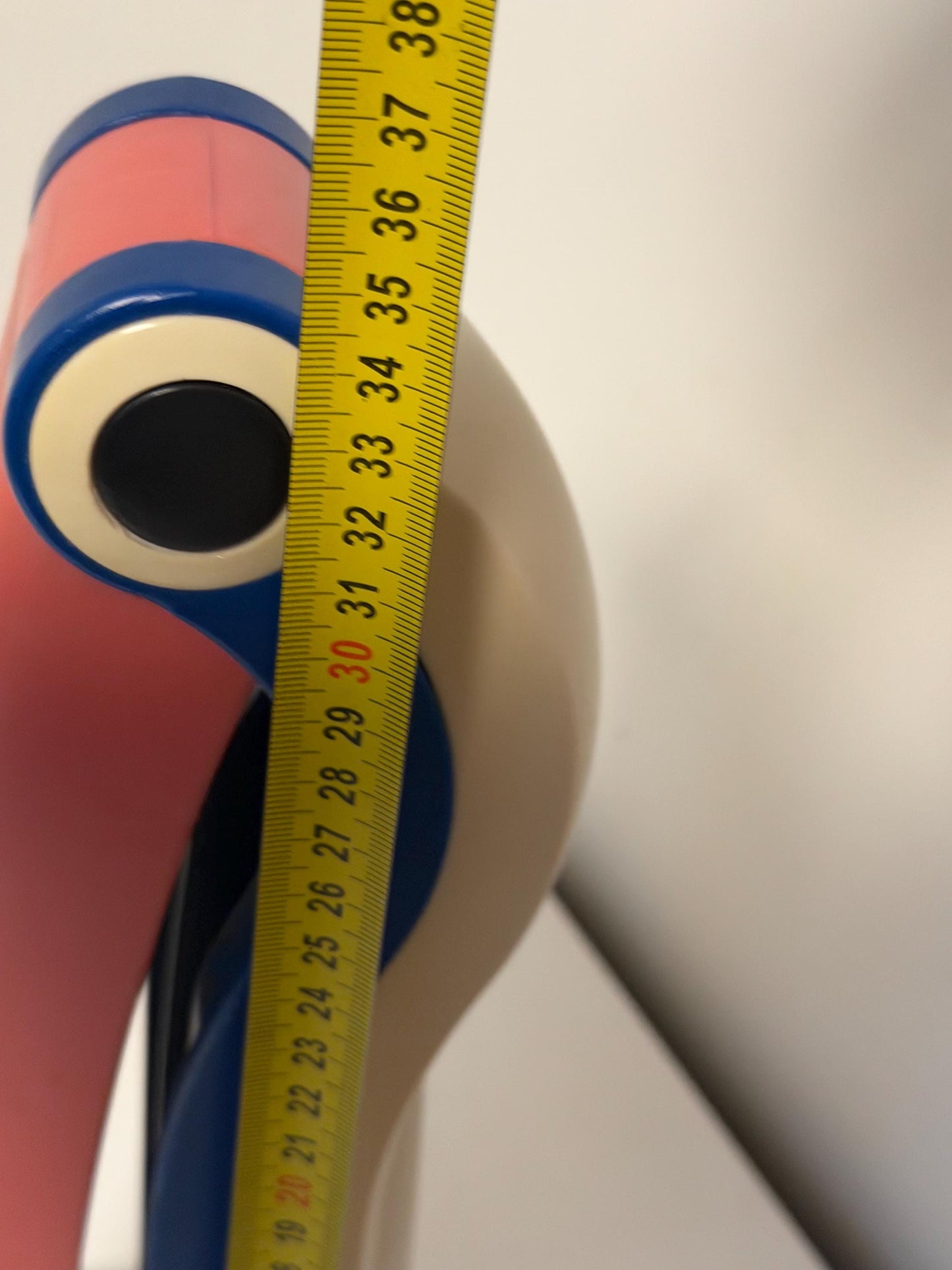 H.T. Huang Toucan Desk Lamp for Perenz, Italy, 1990s Memphis tablelamp designer bird desklamp tucan toekan tablelamp