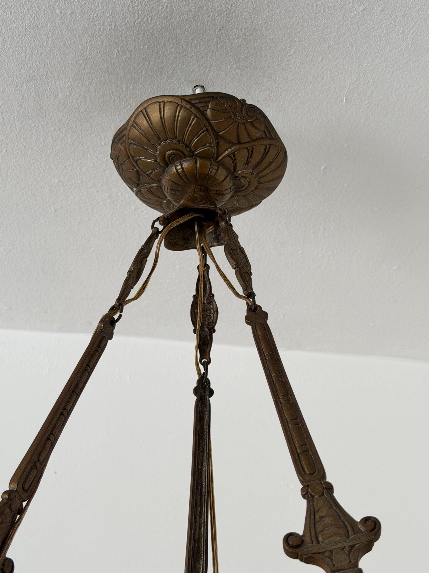 French Transition Art Nouveau–Art Deco Chandelier by Degué (David Guéron), France, circa 1925–1930, signed, rare brass lustre