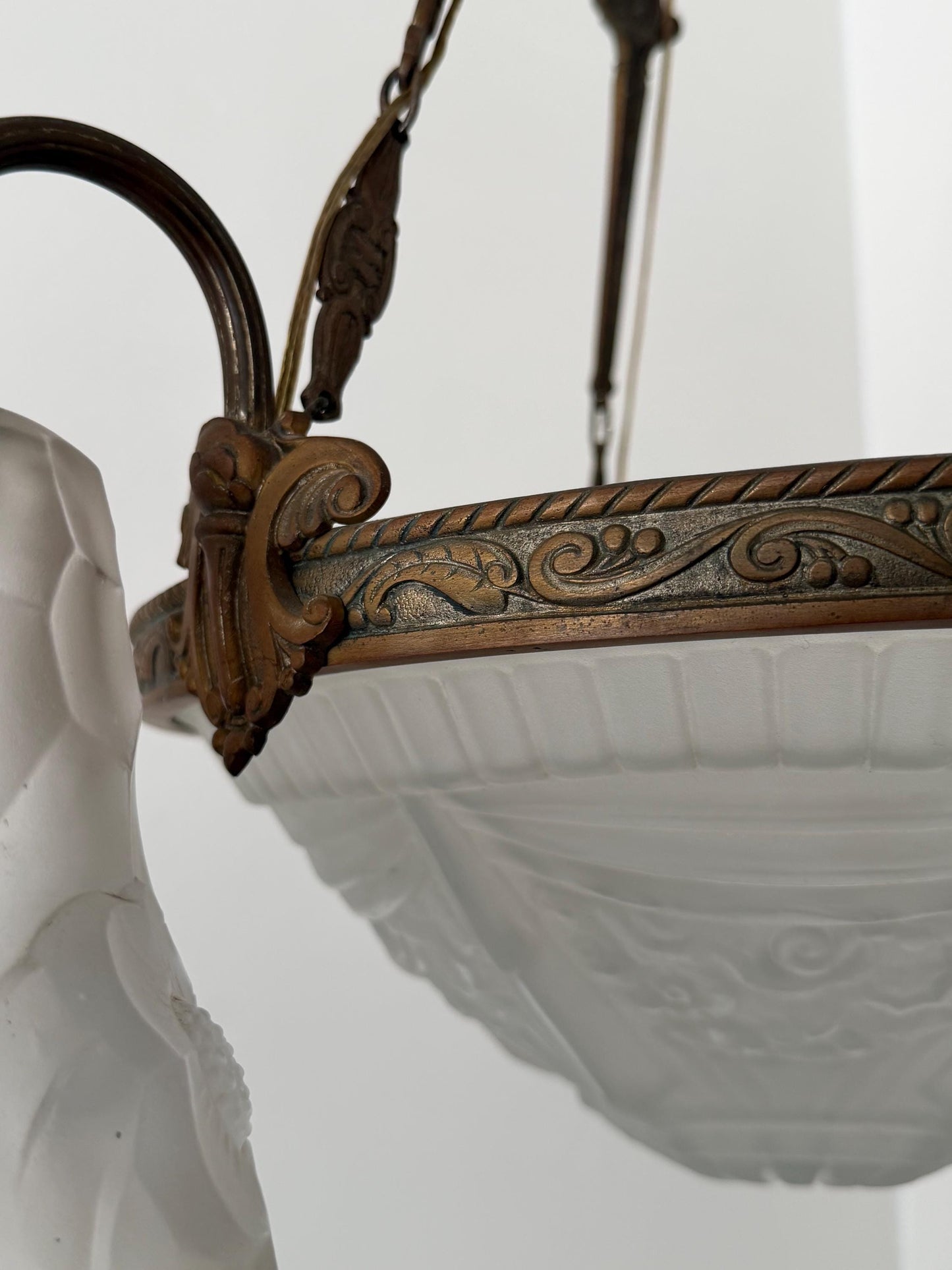 French Transition Art Nouveau–Art Deco Chandelier by Degué (David Guéron), France, circa 1925–1930, signed, rare brass lustre