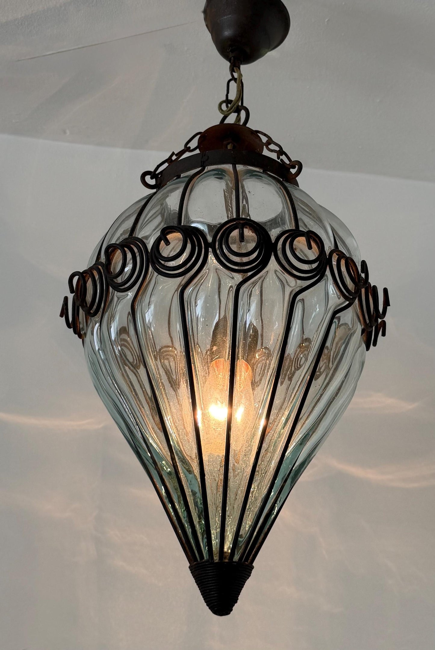 venezian vintage mouthblown glass ceiling lamp. veneziaanse oude hanglamp