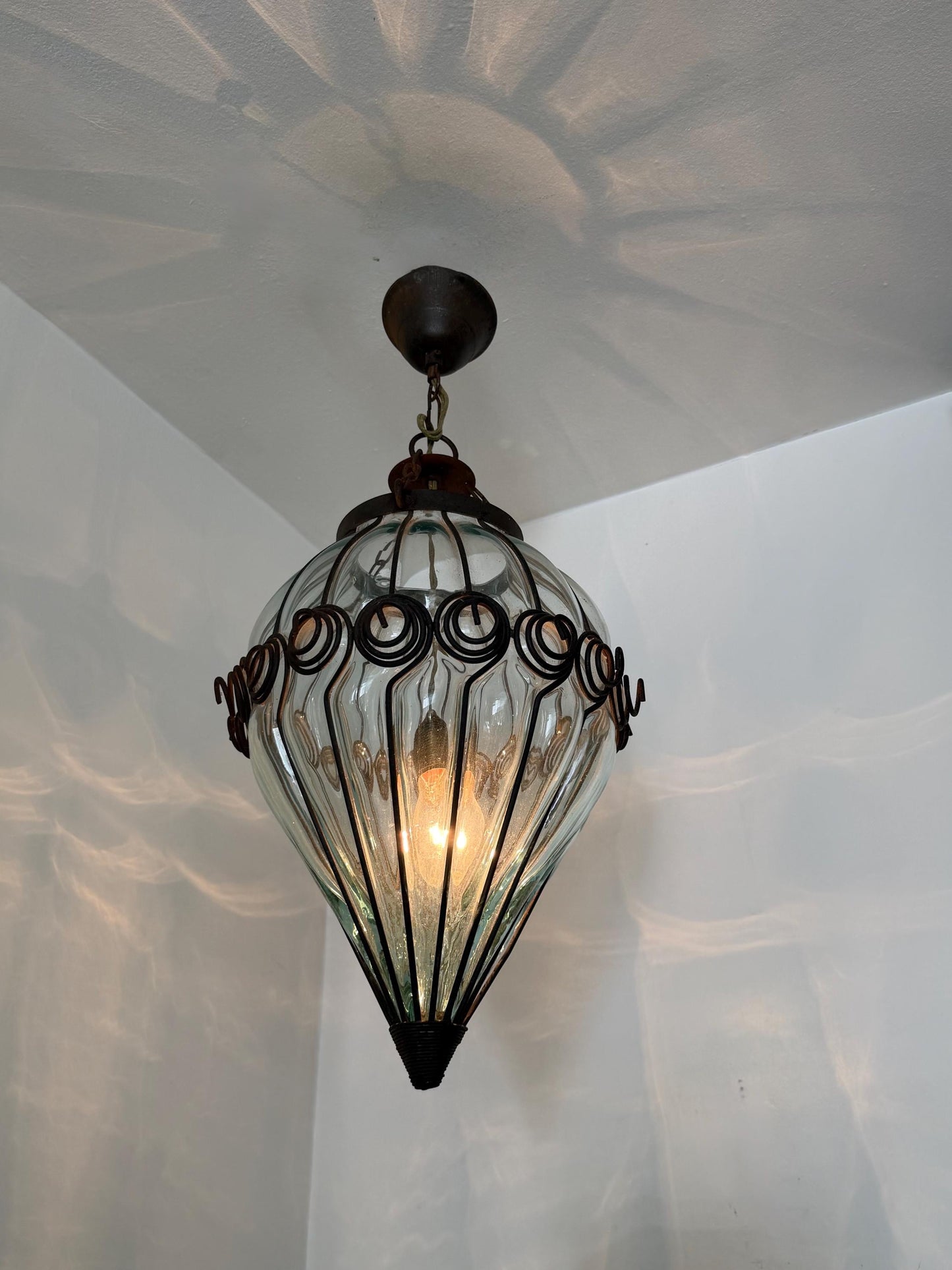 venezian vintage mouthblown glass ceiling lamp. veneziaanse oude hanglamp