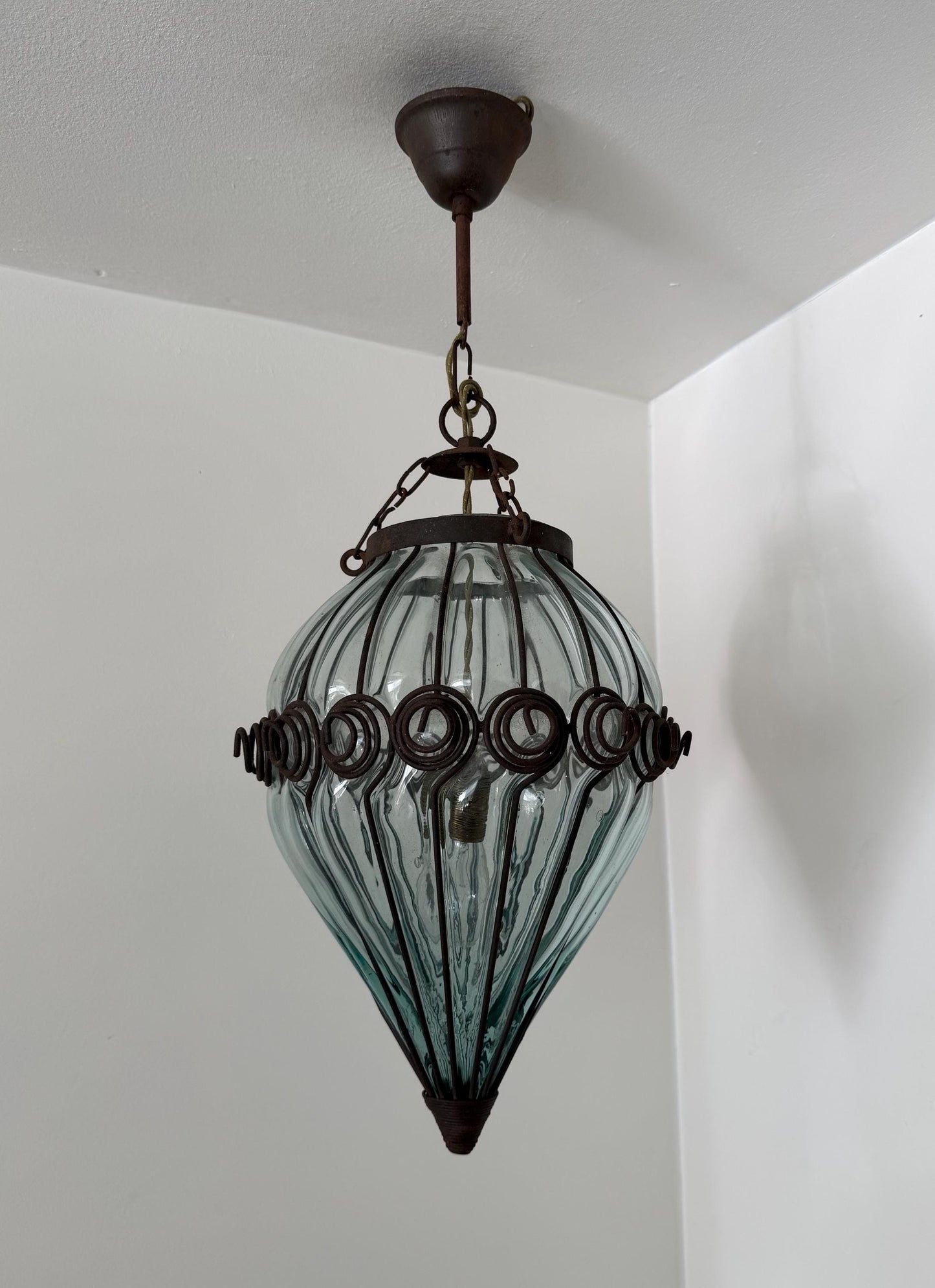 venezian vintage mouthblown glass ceiling lamp. veneziaanse oude hanglamp