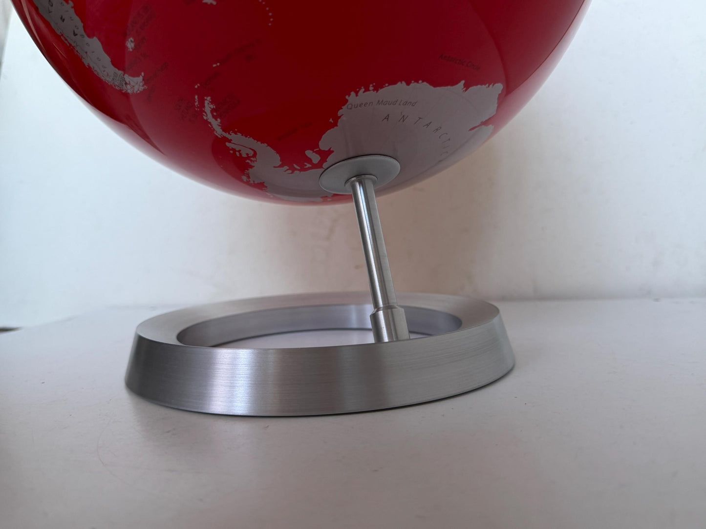 Atmosphere Full Circle Vision Red Design Globe