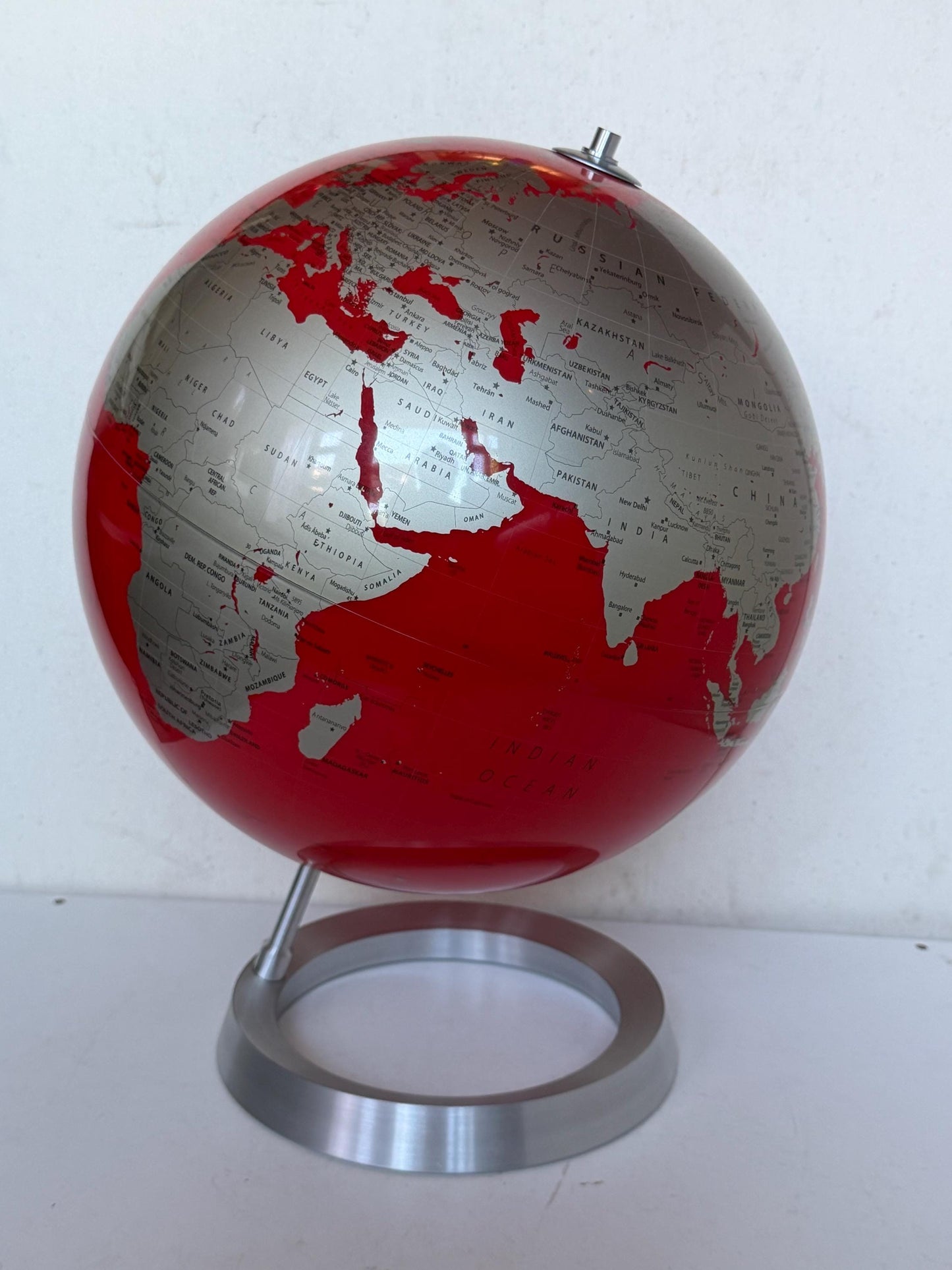 Atmosphere Full Circle Vision Red Design Globe