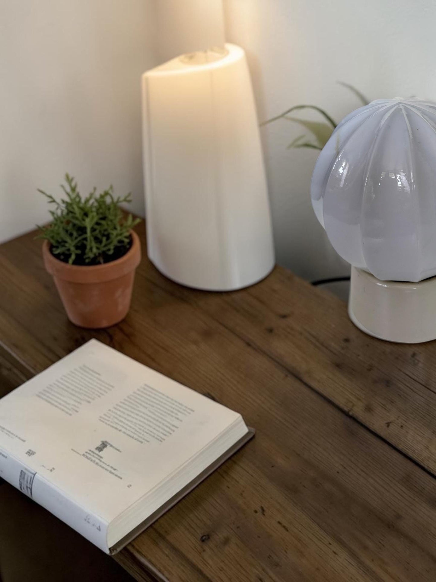 Art Deco Cream Glass tableLamp - Thabur, Niko Fixture