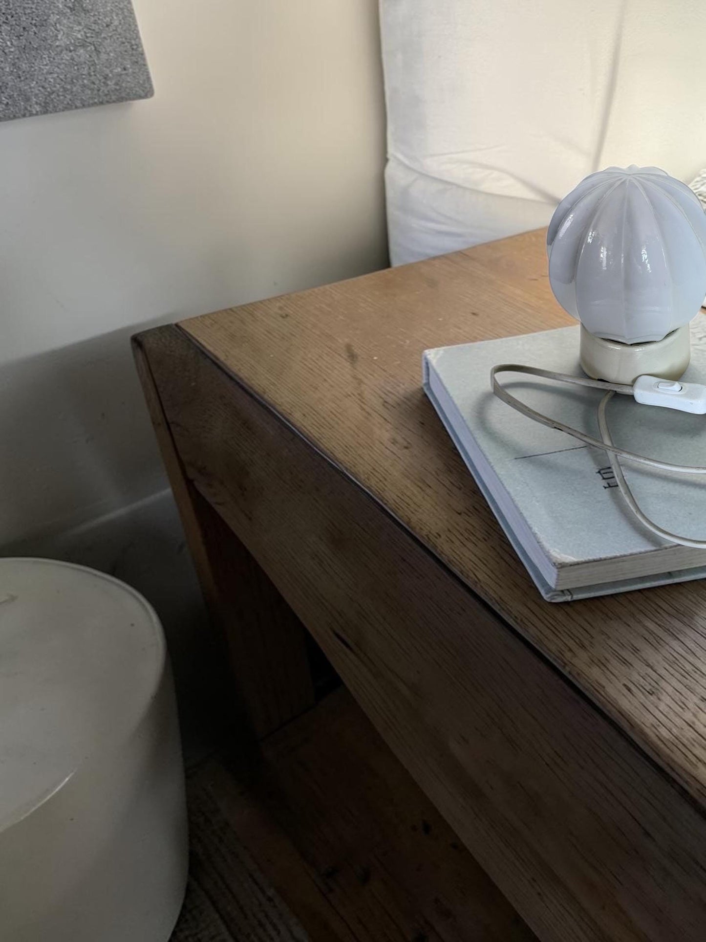 Art Deco Cream Glass tableLamp - Thabur, Niko Fixture