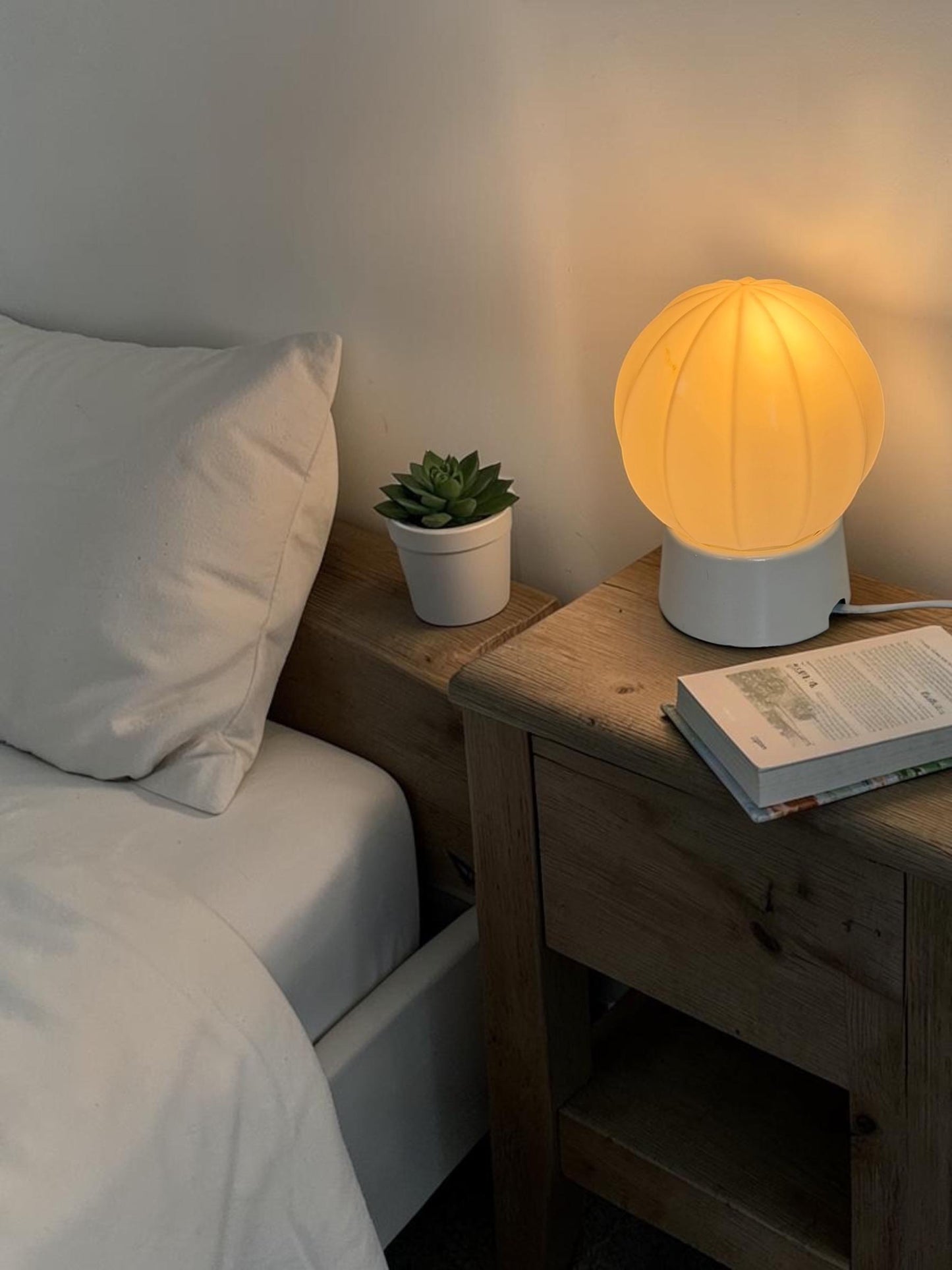 Art Deco Cream Glass tableLamp - Thabur, Niko Fixture