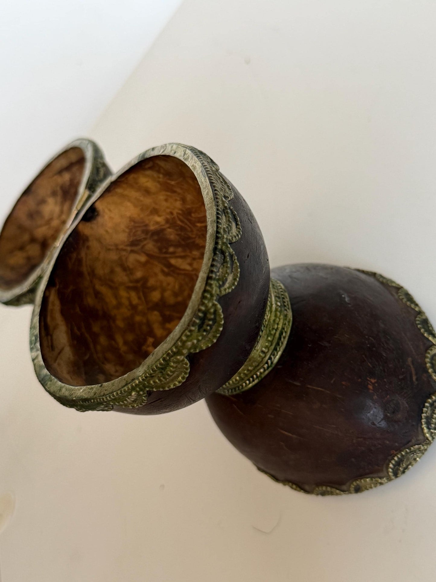 Kokosnootbeker, 19th Century Colonial Coconut Shell Casket with Brass Mounts | c. 1850–1885