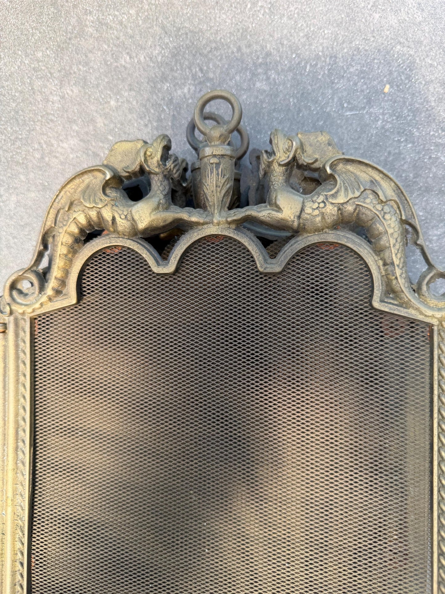 Firescreen, antique brass with dragons on lion feet, chique fireplace screen