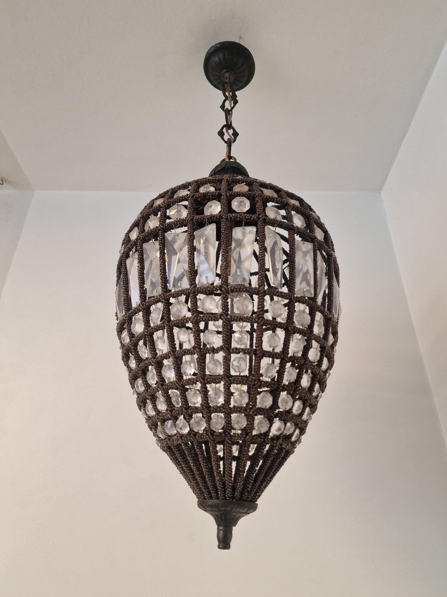 French Art Deco authentic Beaded Crystal Pear Chandelier, Circa 1930 - het Gooi, the Netherlands, stunning light aura