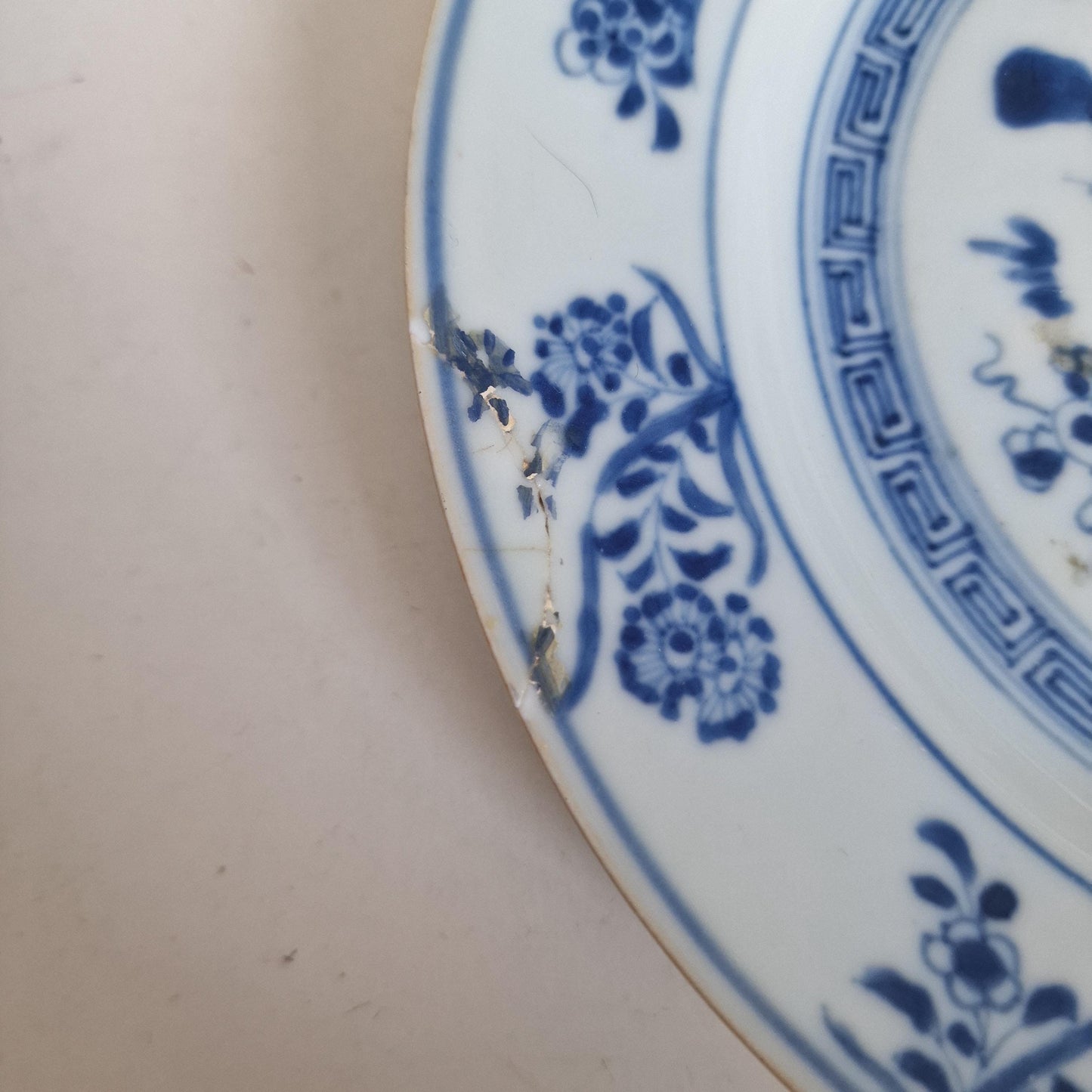 18th Century Chinese Export Porcelain Plate – Qianlong ca. 1760–1790 – Hand-Painted Blue & White – Four Perch