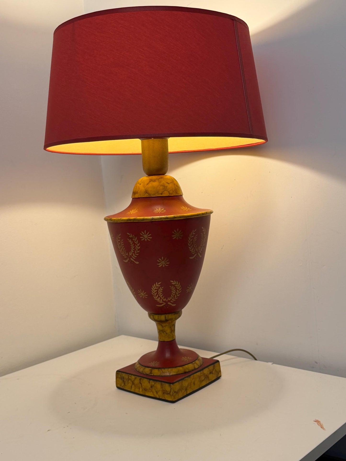 French Art Nouveau deep red Table Lamp, Antique Kastanje, Circa 1910-1920, luxury estate lamp, rewired, perfect condition