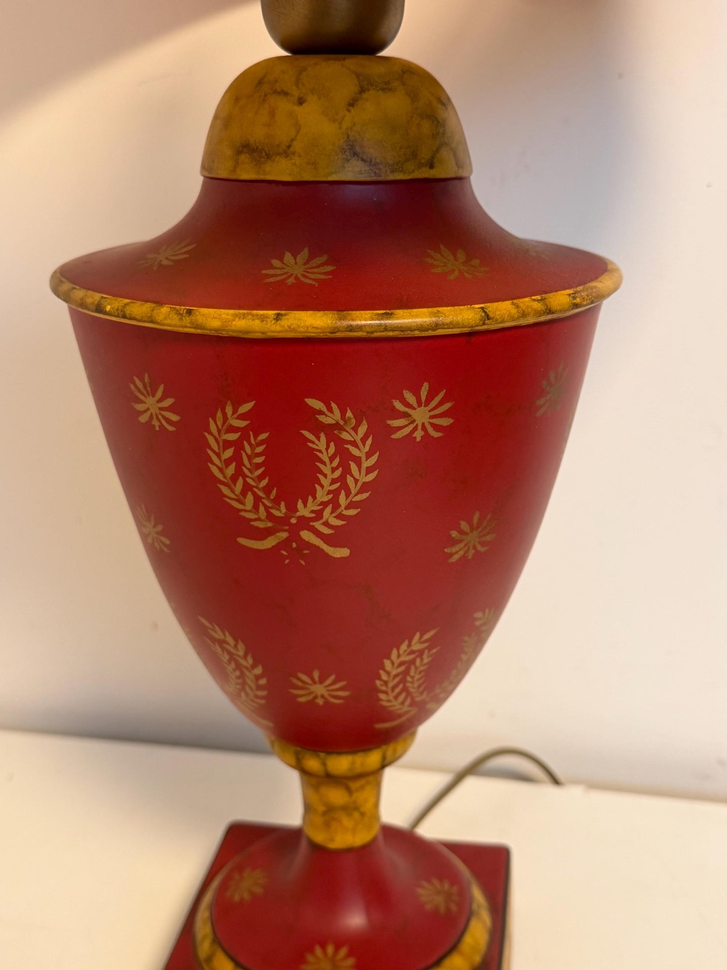 French Art Nouveau deep red Table Lamp, Antique Kastanje, Circa 1910-1920, luxury estate lamp, rewired, perfect condition