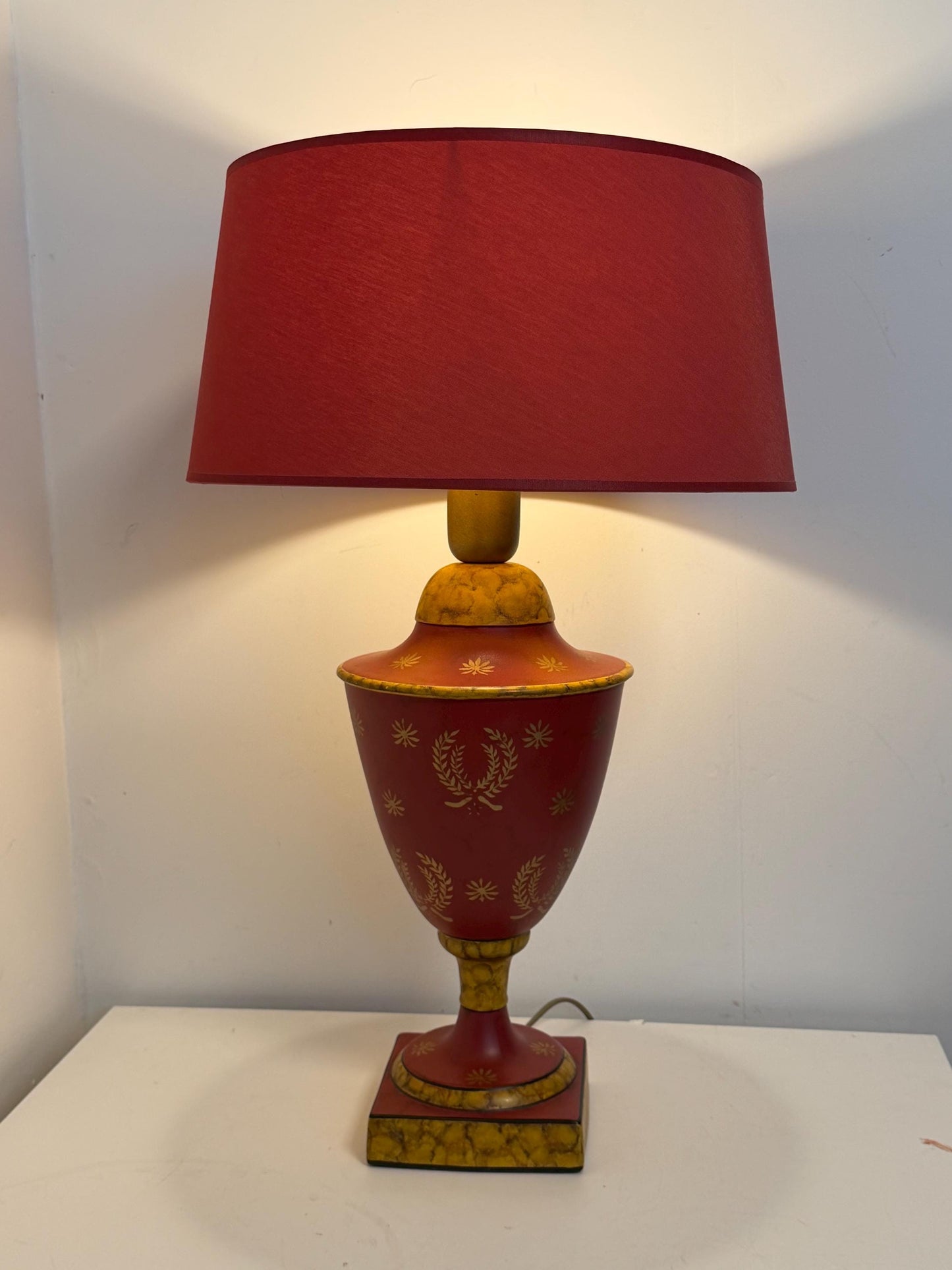 French Art Nouveau deep red Table Lamp, Antique Kastanje, Circa 1910-1920, luxury estate lamp, rewired, perfect condition