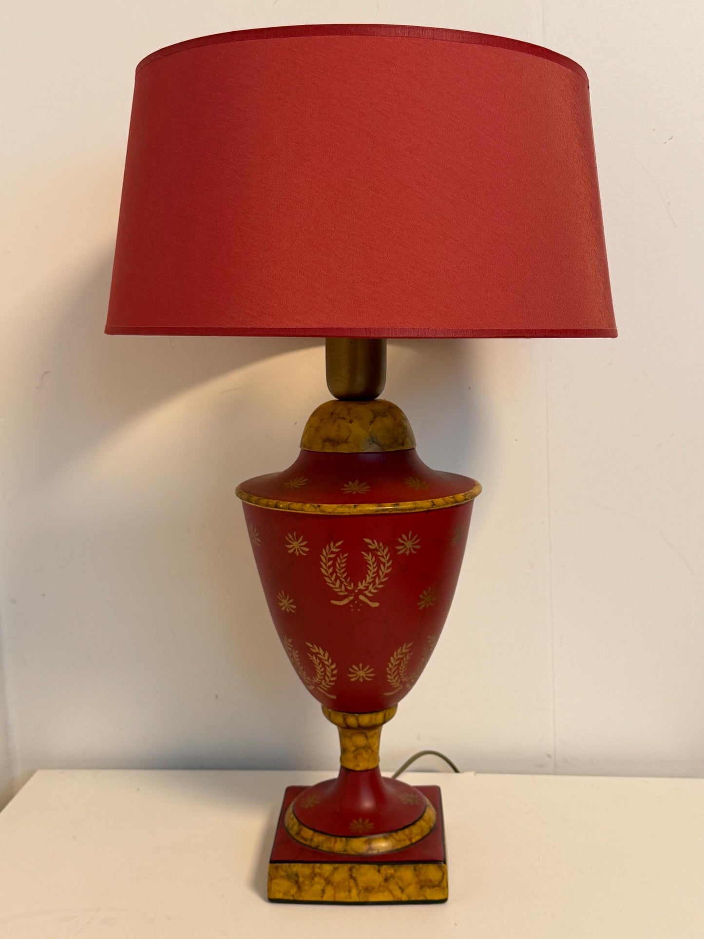 French Art Nouveau deep red Table Lamp, Antique Kastanje, Circa 1910-1920, luxury estate lamp, rewired, perfect condition