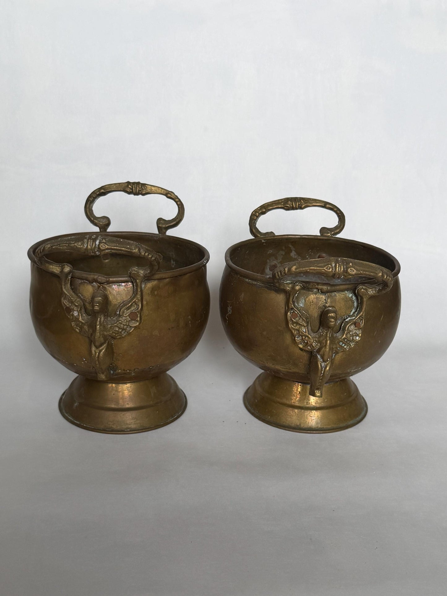 Antique Pair of Art Nouveau Cachepots with Mythical Winged Siren Handles c.1900–1920, set planters in red and yellow copper and brass