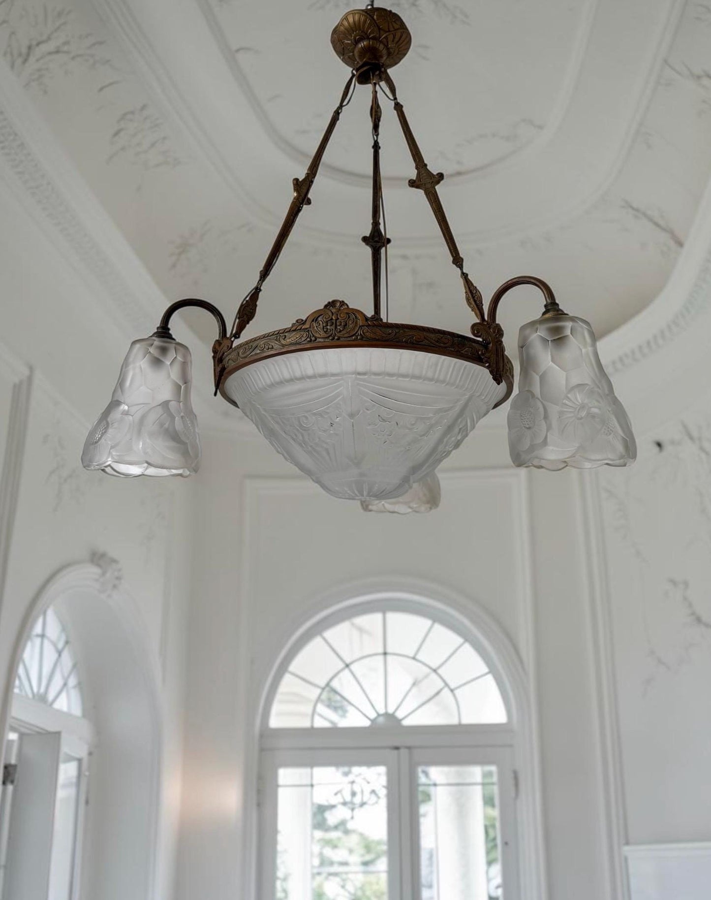 French Transition Art Nouveau–Art Deco Chandelier by Degué (David Guéron), France, circa 1925–1930, signed, rare brass lustre