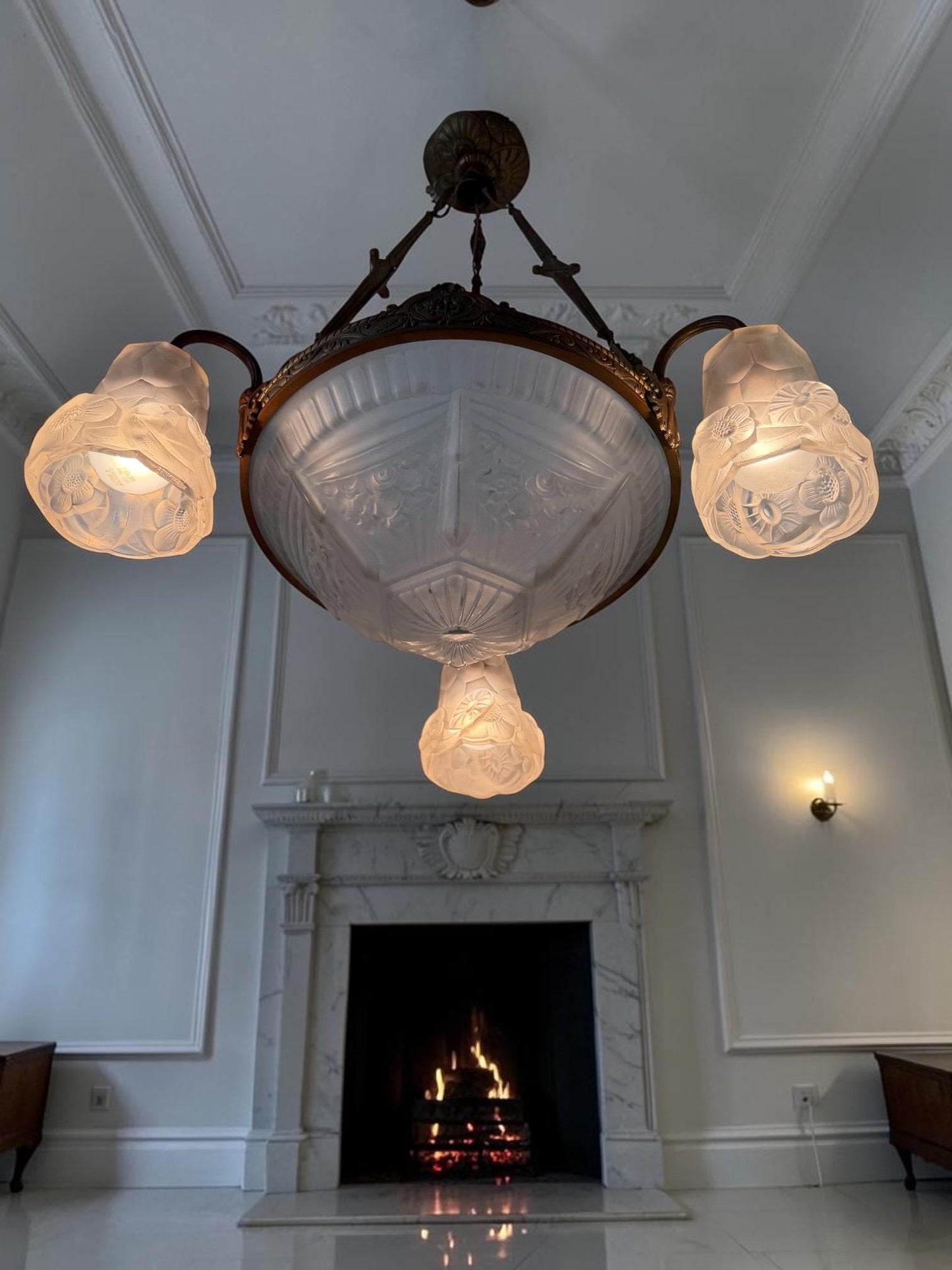 French Transition Art Nouveau–Art Deco Chandelier by Degué (David Guéron), France, circa 1925–1930, signed, rare brass lustre