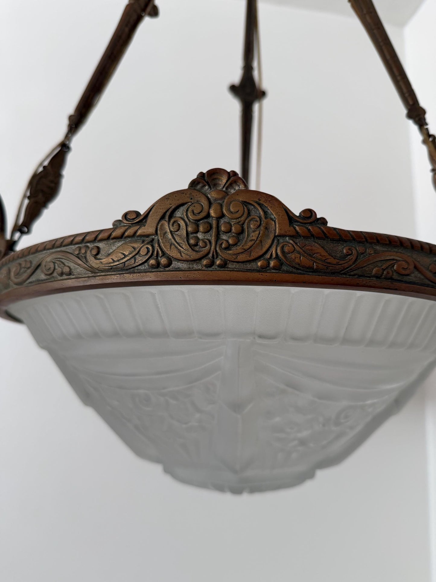 French Transition Art Nouveau–Art Deco Chandelier by Degué (David Guéron), France, circa 1925–1930, signed, rare brass lustre