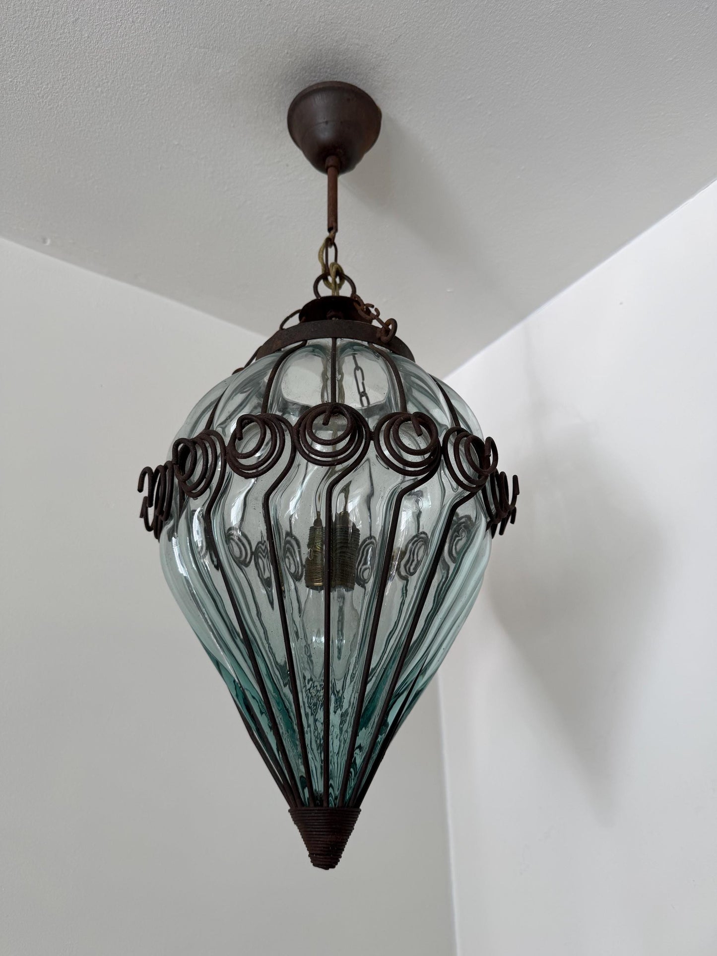 venezian vintage mouthblown glass ceiling lamp. veneziaanse oude hanglamp