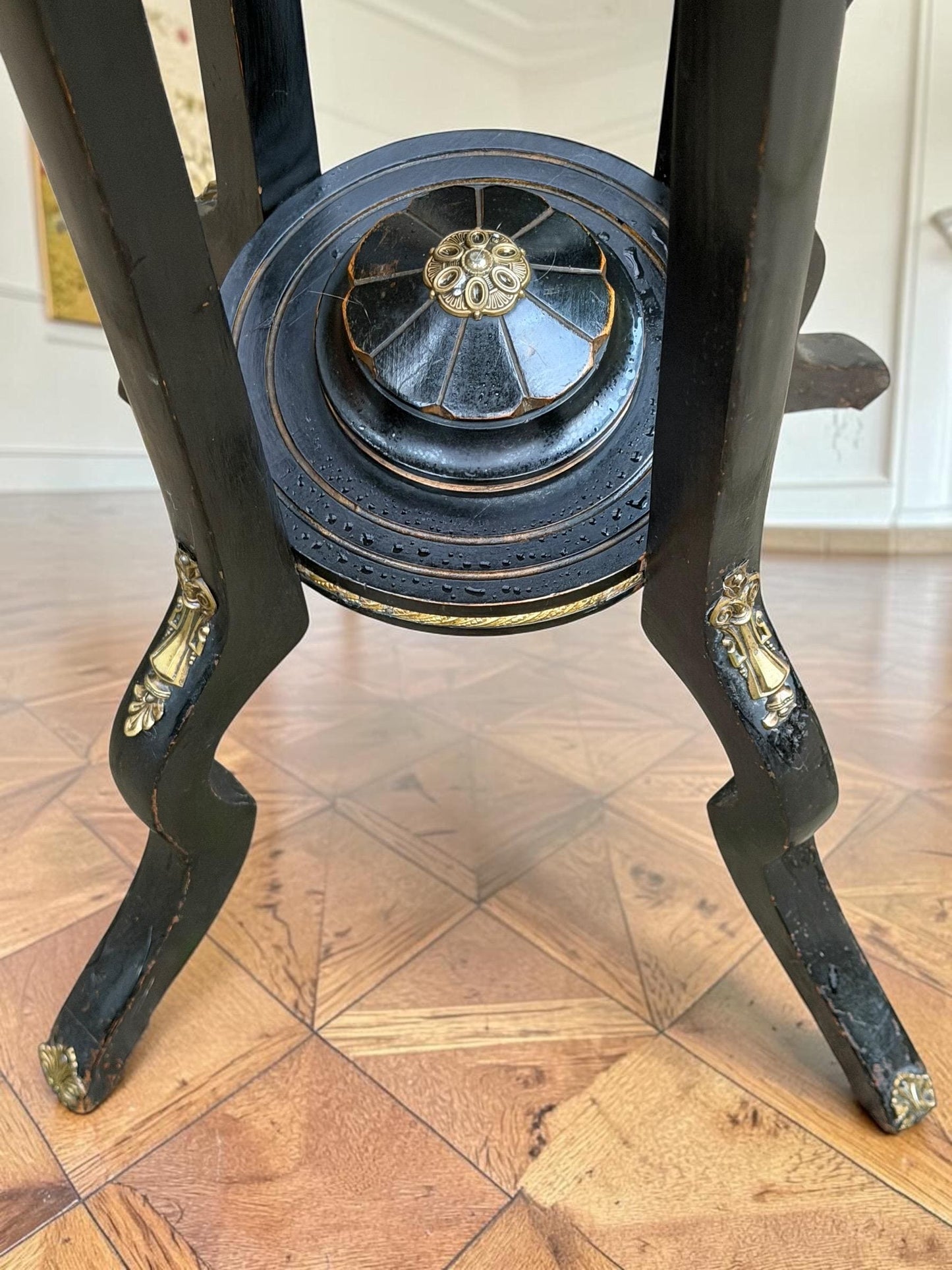 French Napoleon III Marquetry Plant Stand with Hand-Painted Ceramic Tile, circa 1860, antique sidetable.