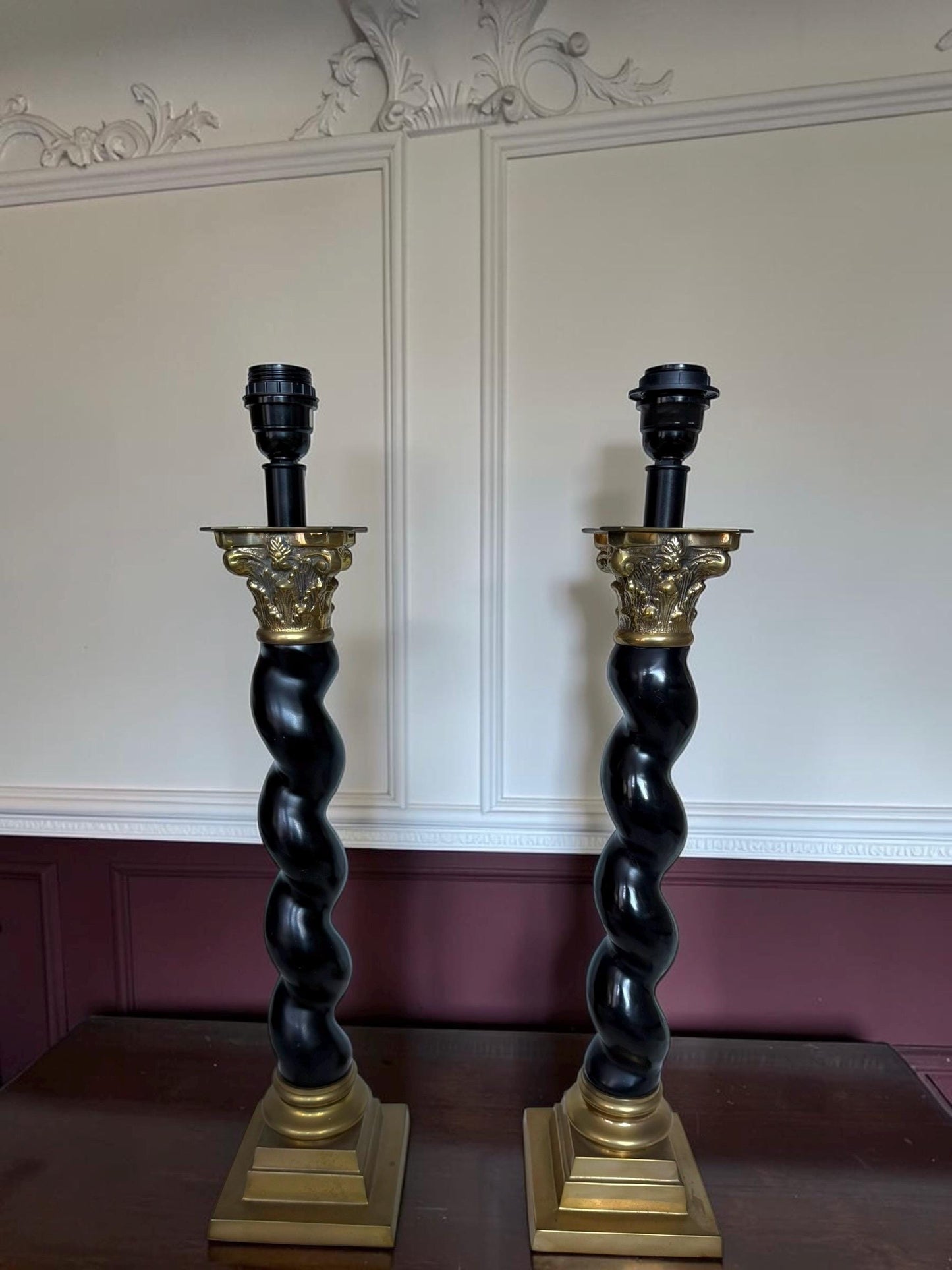 XL Pair of French Solomonic Barley Twist Table Lamps, Black Gilt solid brass 1940s midcentury empire revival korintische zuil 78 cm, 39.7 in
