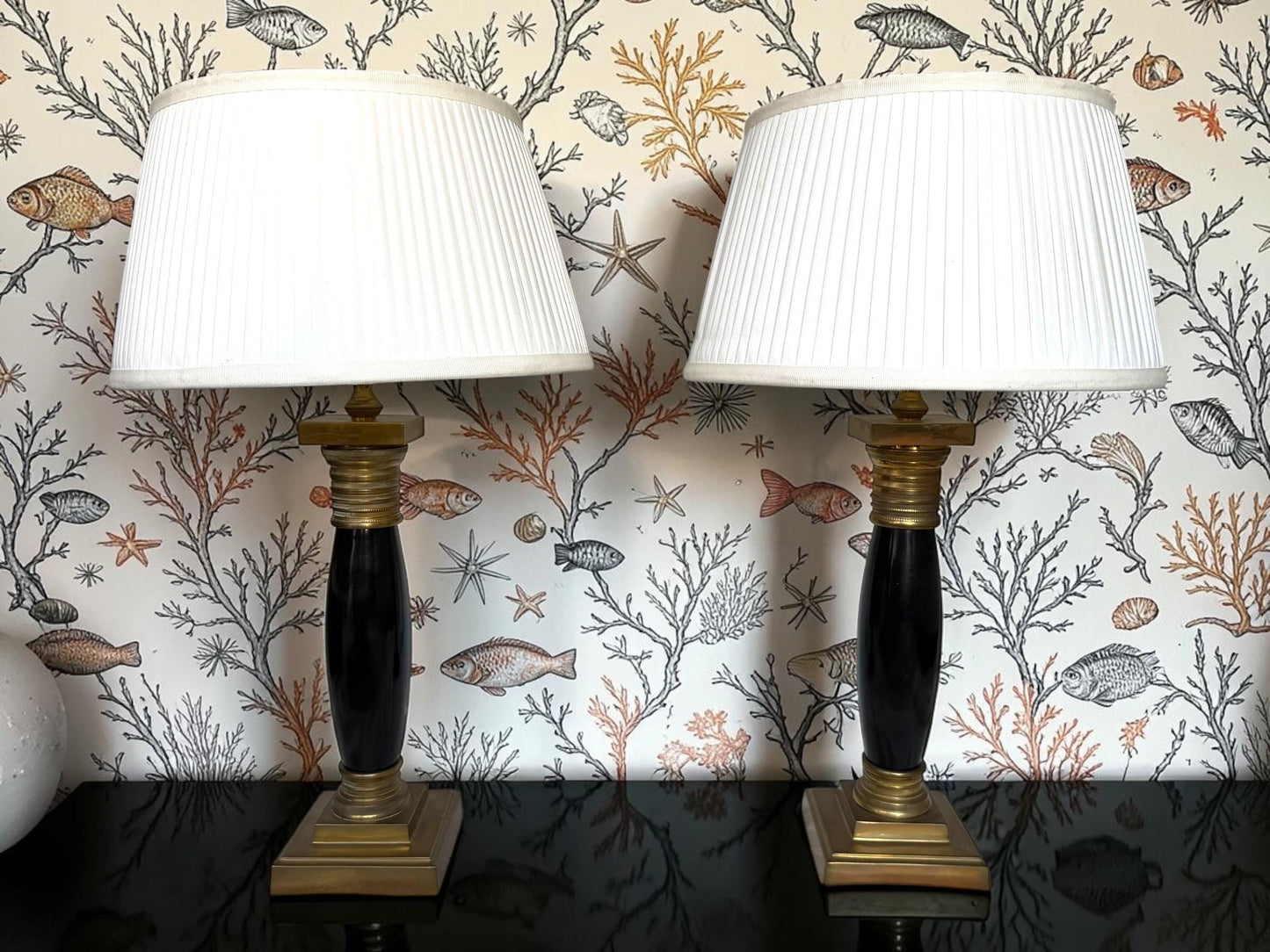 Set Empire Table Lamps, Brass gold & Black, White Pleated Shades, pair of peronne monaco regency kolom zuilen, 65 cm / 25.6 inch