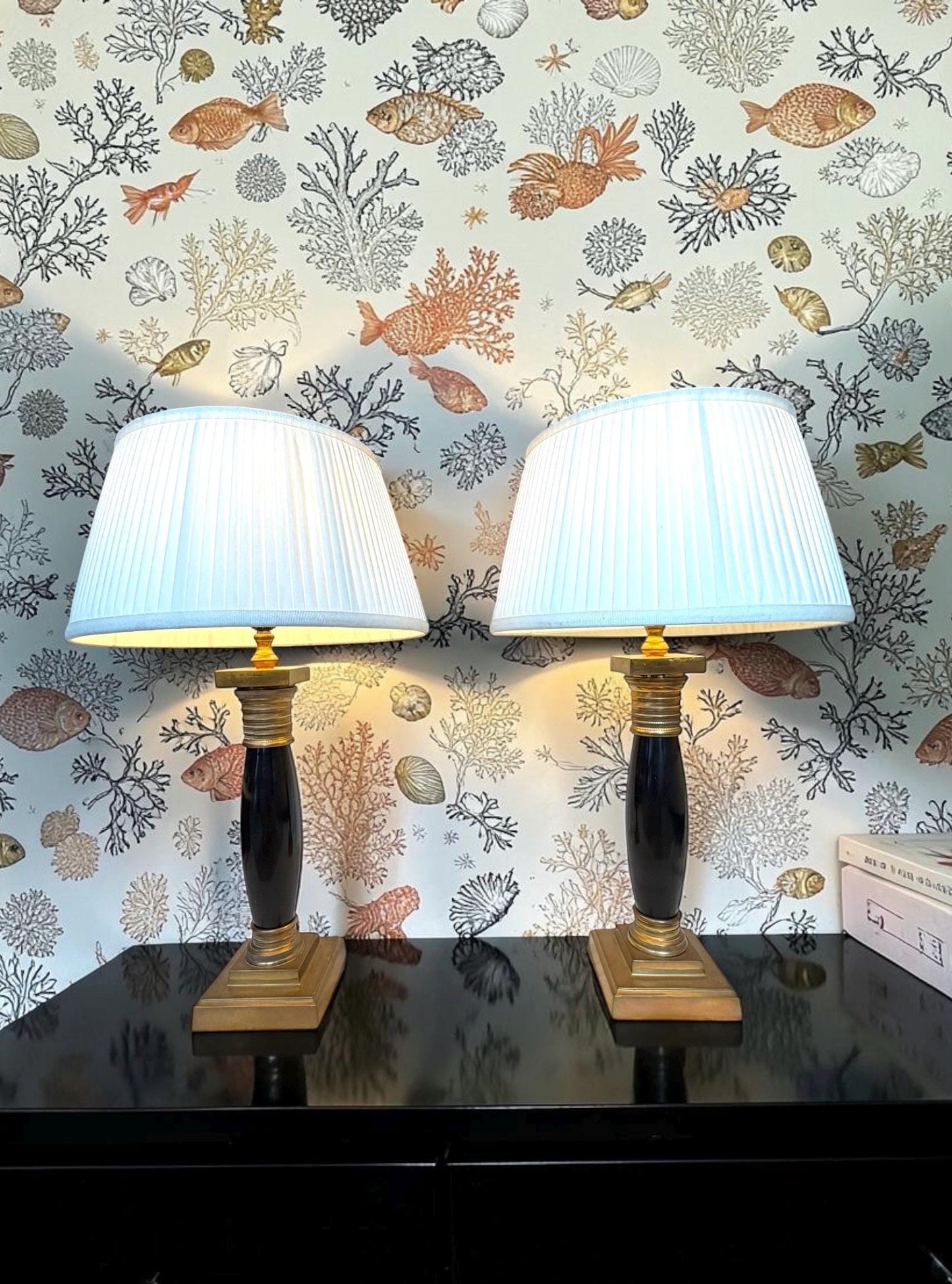 Set Empire Table Lamps, Brass gold & Black, White Pleated Shades, pair of peronne monaco regency kolom zuilen, 65 cm / 25.6 inch