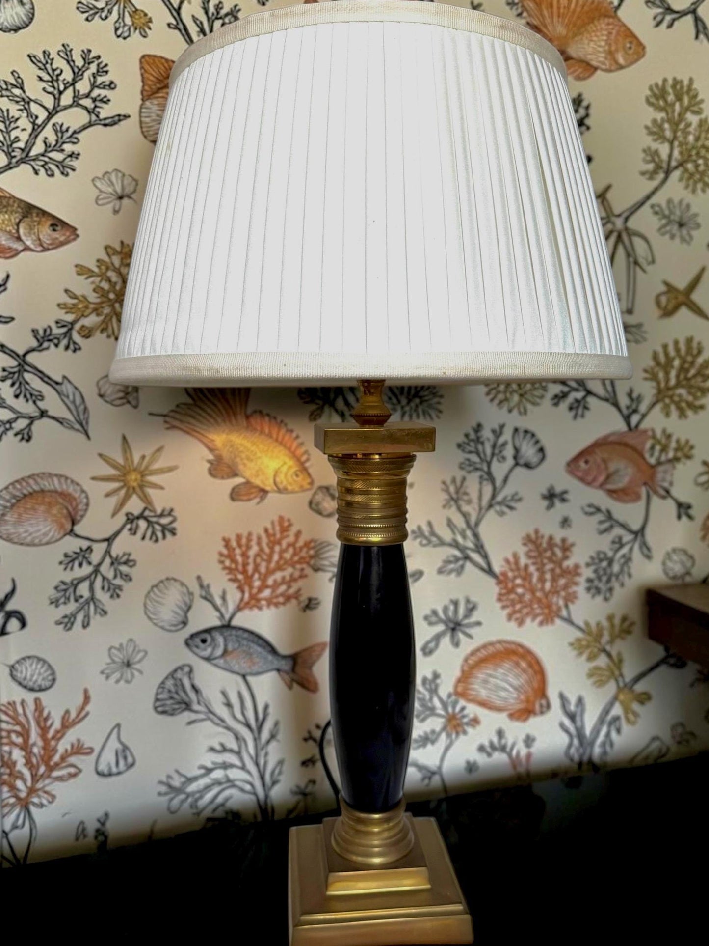 Set Empire Table Lamps, Brass gold & Black, White Pleated Shades, pair of peronne monaco regency kolom zuilen, 65 cm / 25.6 inch