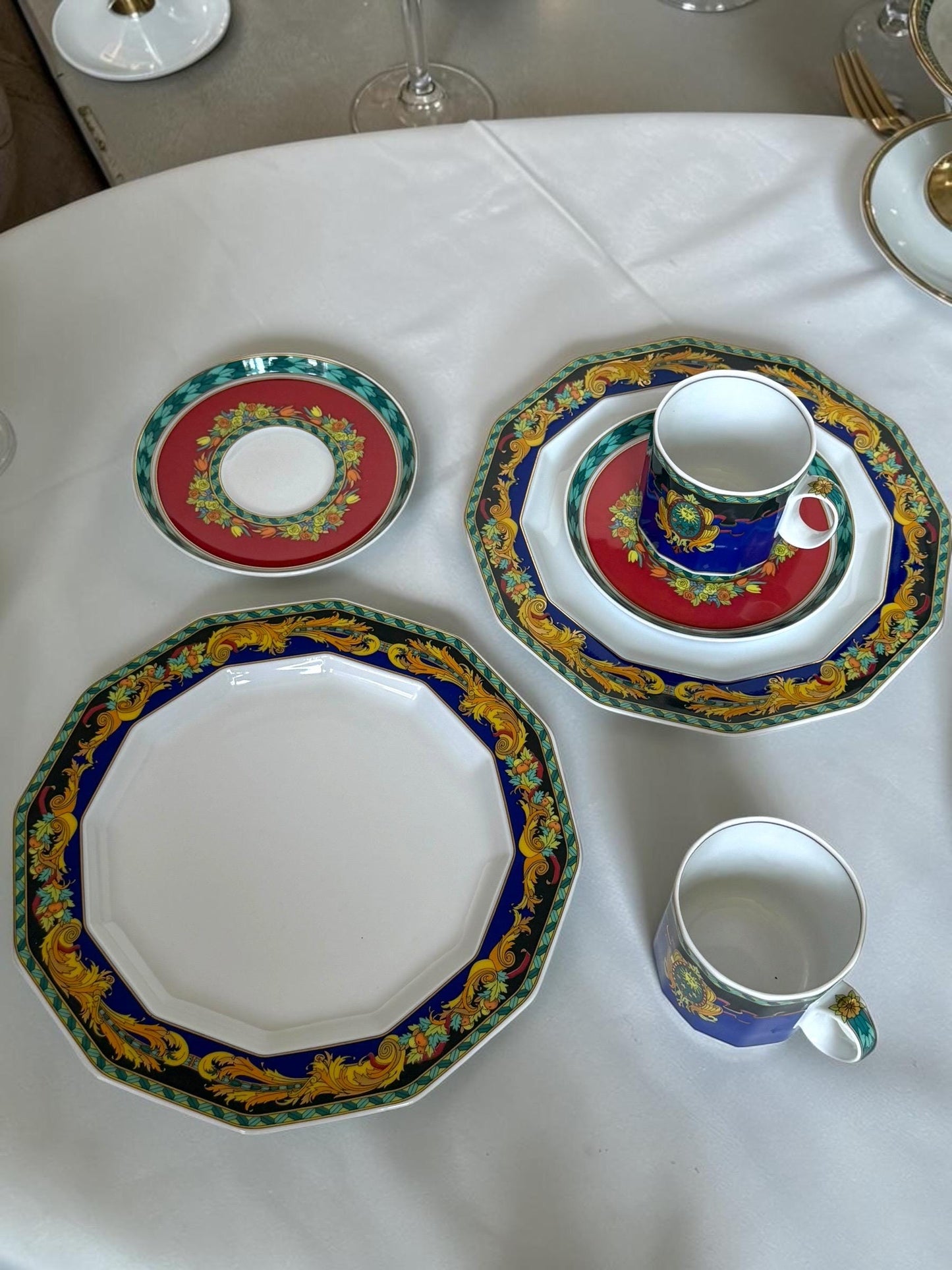Rosenthal porcelain x versace,   breakfast service for 2, (3 sets available) le roi du soleil tableware