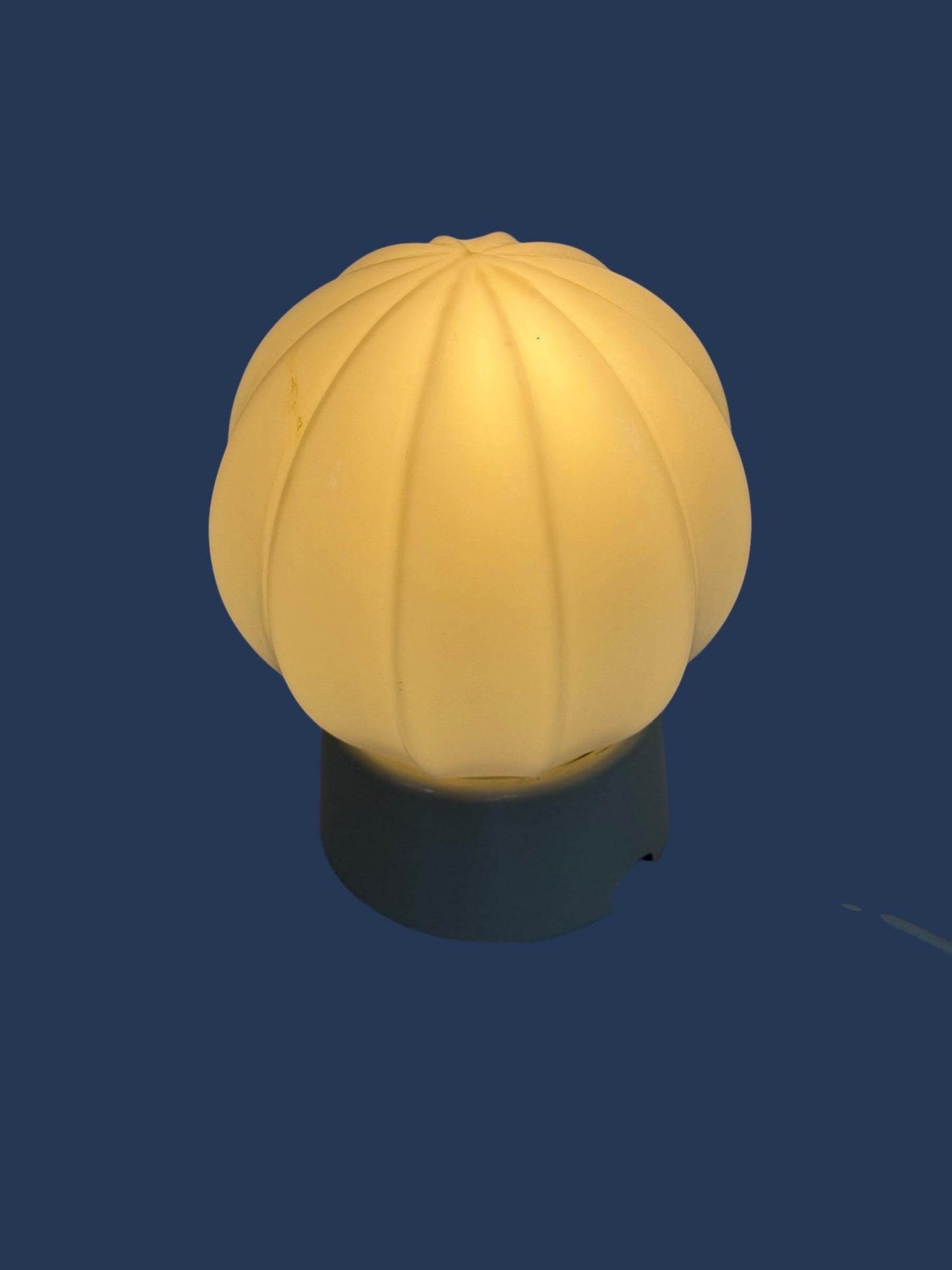 Art Deco Cream Glass tableLamp - Thabur, Niko Fixture
