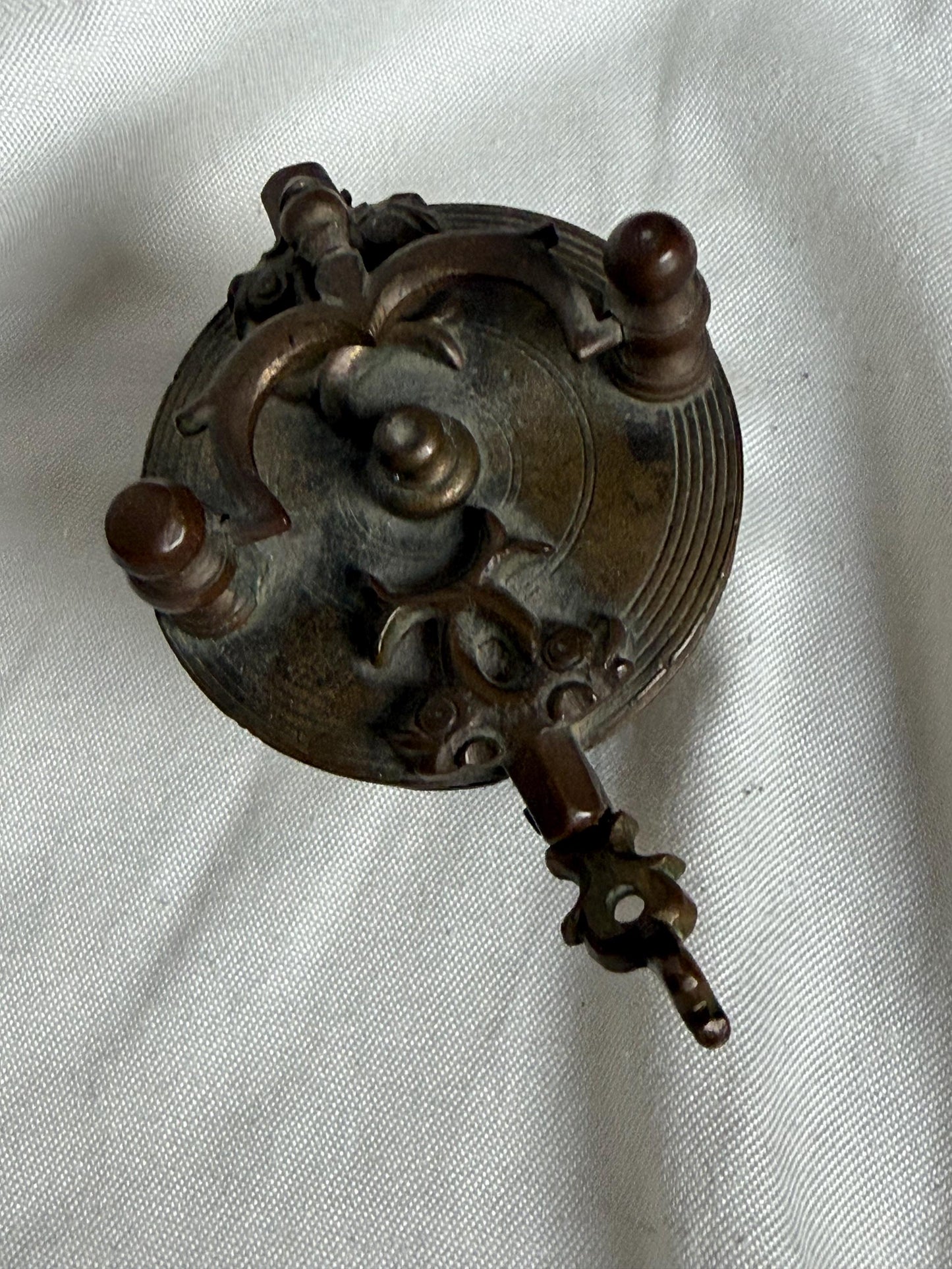 Antique ‘ Nuremberg bronze nesting cup weight set ‘ , sluitgewicht, 18th / 19th.