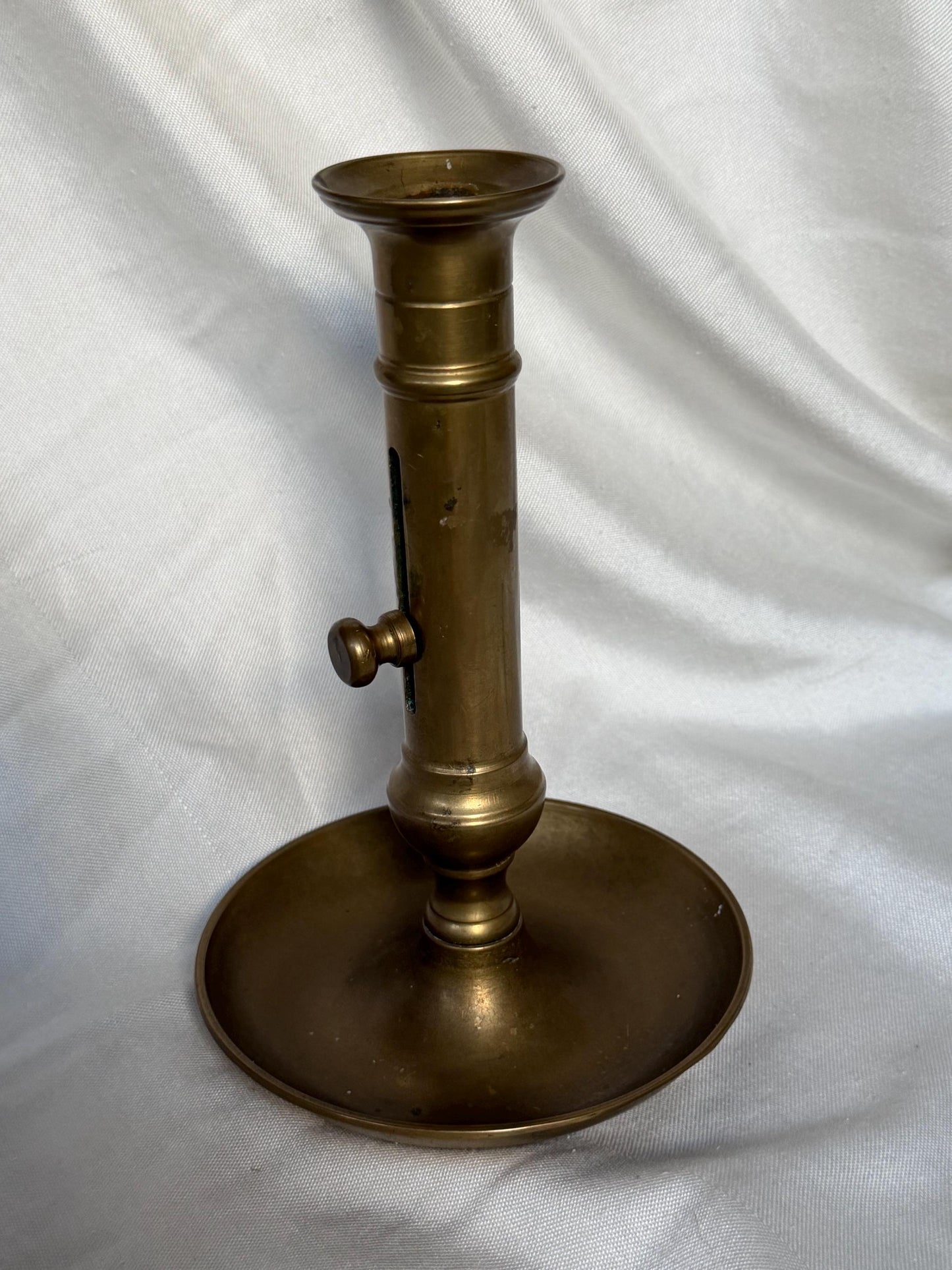 Antique brass Candle Holder, Brass Push Up Candlestick Circa 1900, schuifkandelaar.