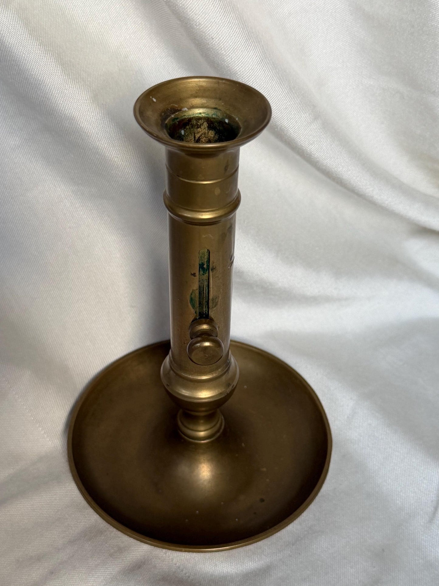 Antique brass Candle Holder, Brass Push Up Candlestick Circa 1900, schuifkandelaar.