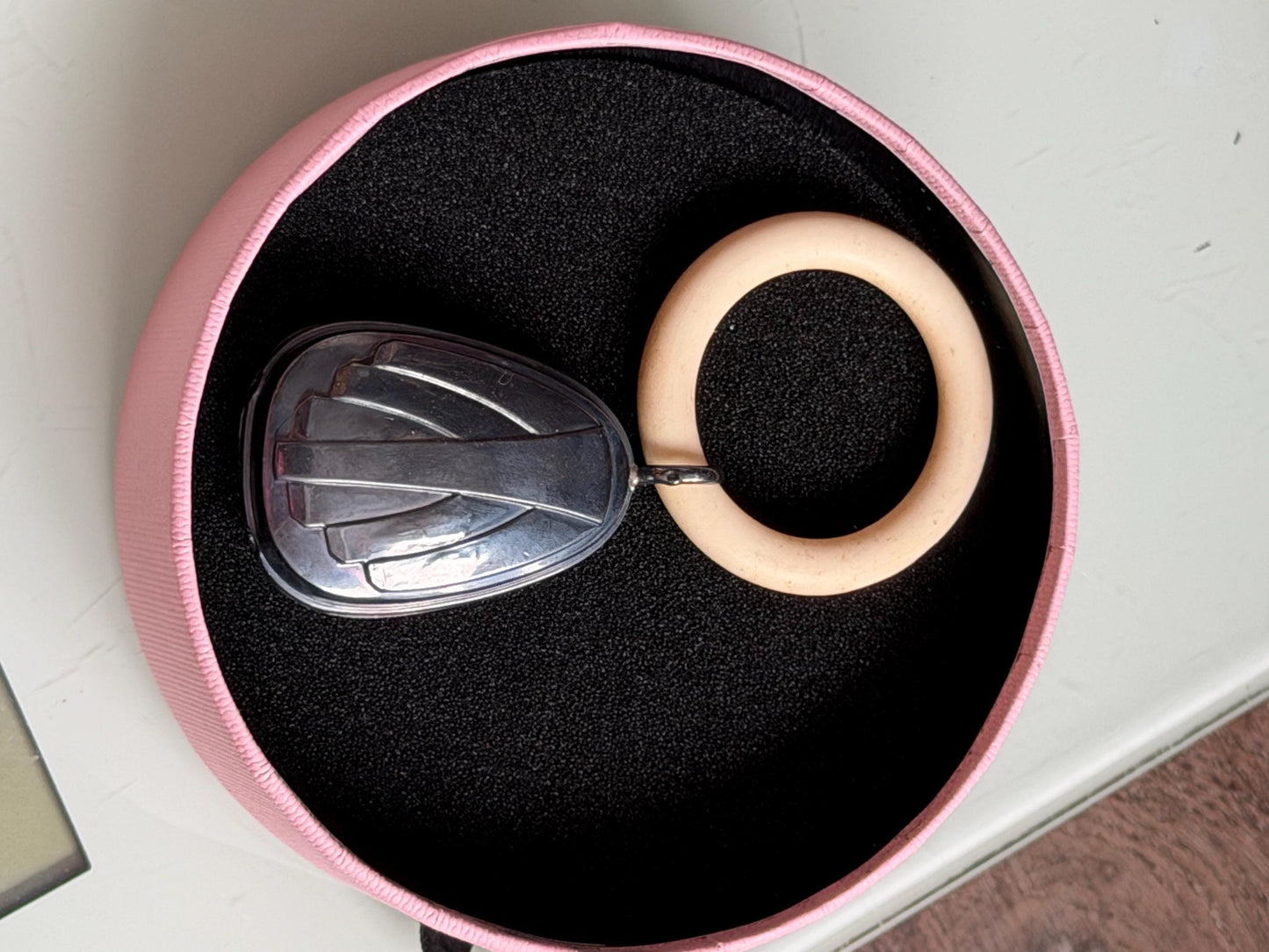 Bijtring, art deco, teething ring antique rattle for babybaby