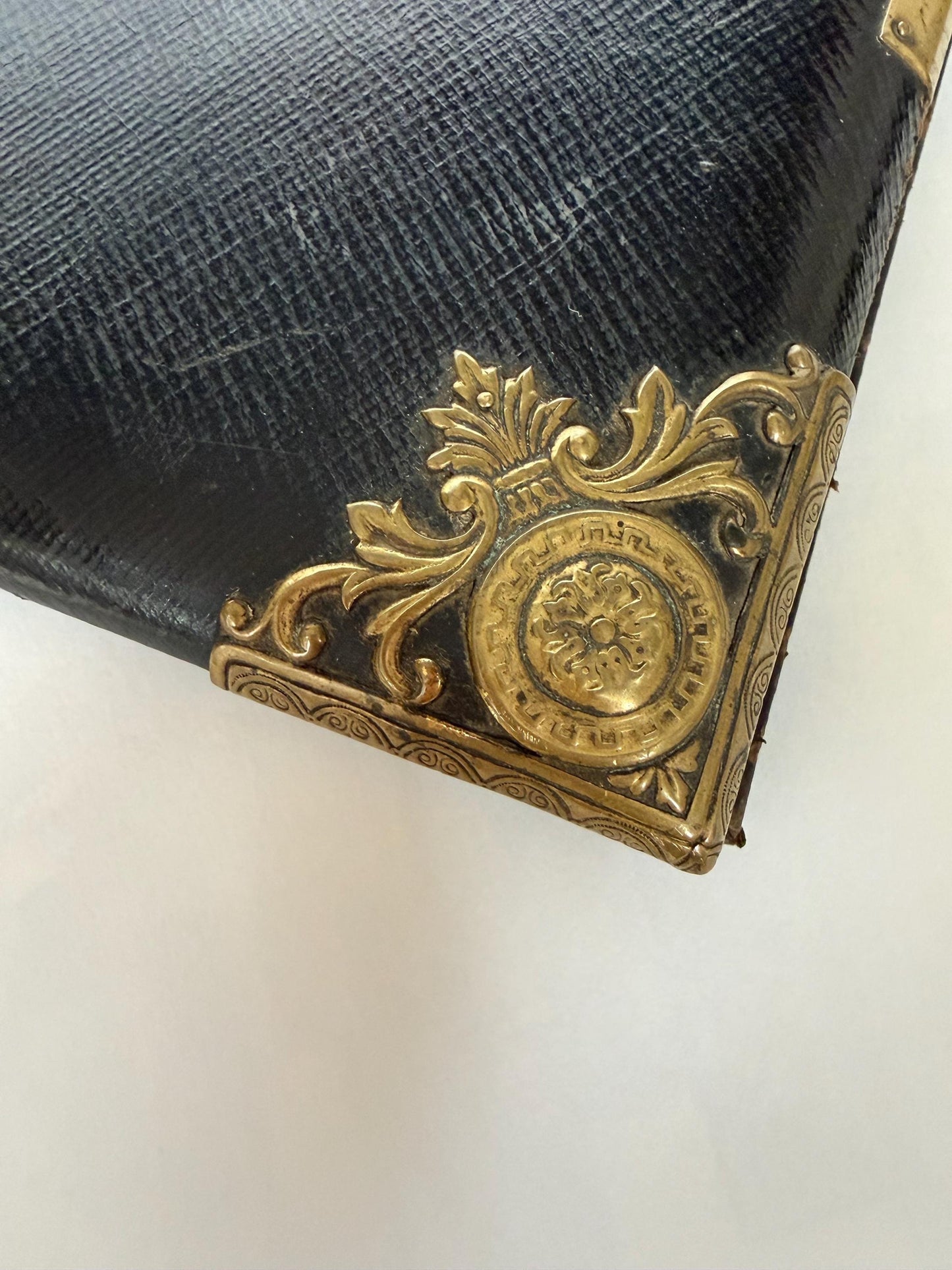 Victorian xl Photo Album, Ornate gold metal Mounts, 19th century. 28 cm.